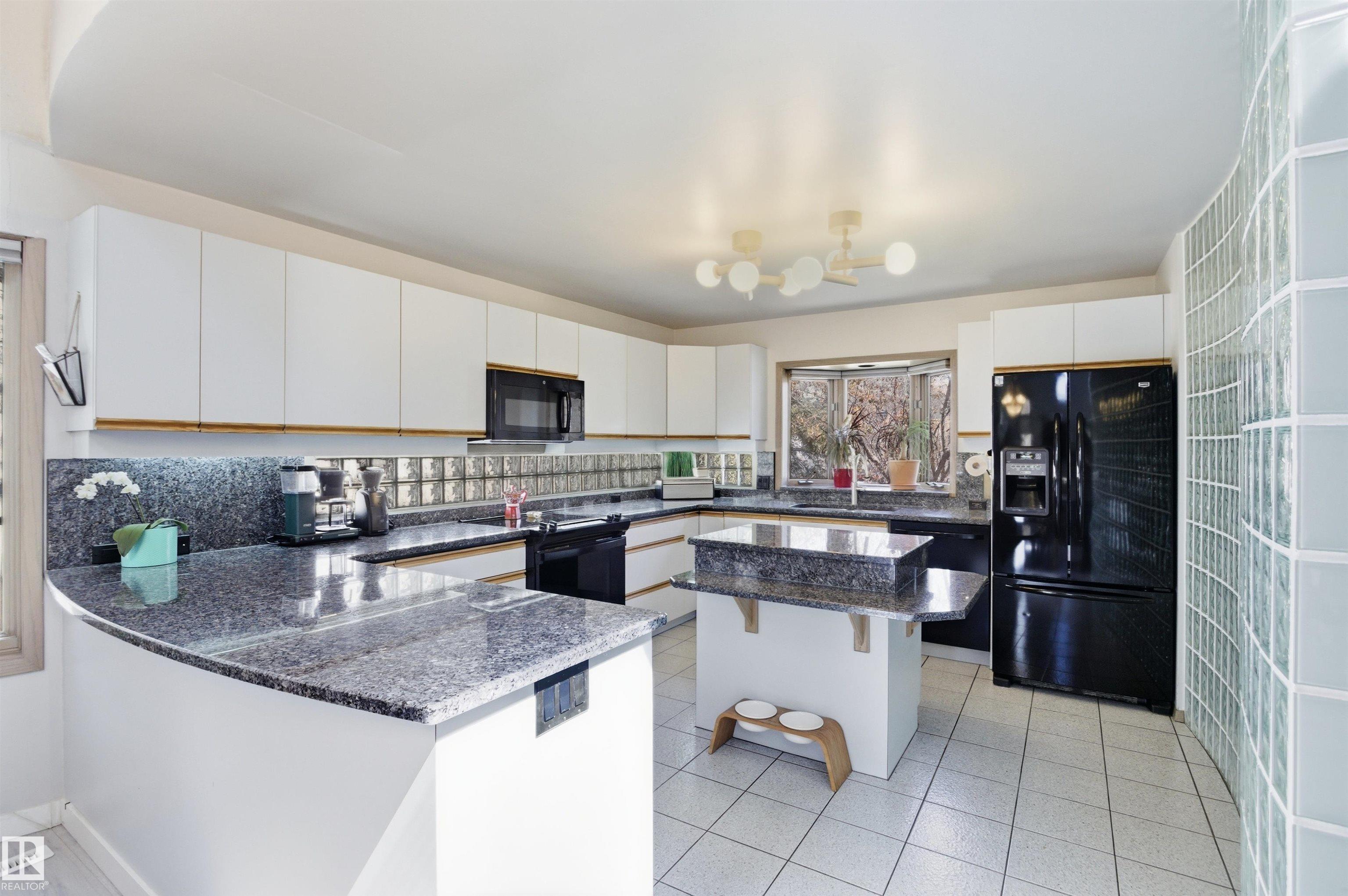 https://zimg.paragon.ice.com/ParagonImages/Property/PM/RAE/225400542/7/0/0/576448b7c5074a01a67f33de920f1dc9/1/d0abde40b70cbe9044c95af9953a5cde/225400542-4f0dbc8e-b1db-4254-af17-9a1b64a6275d.JPG