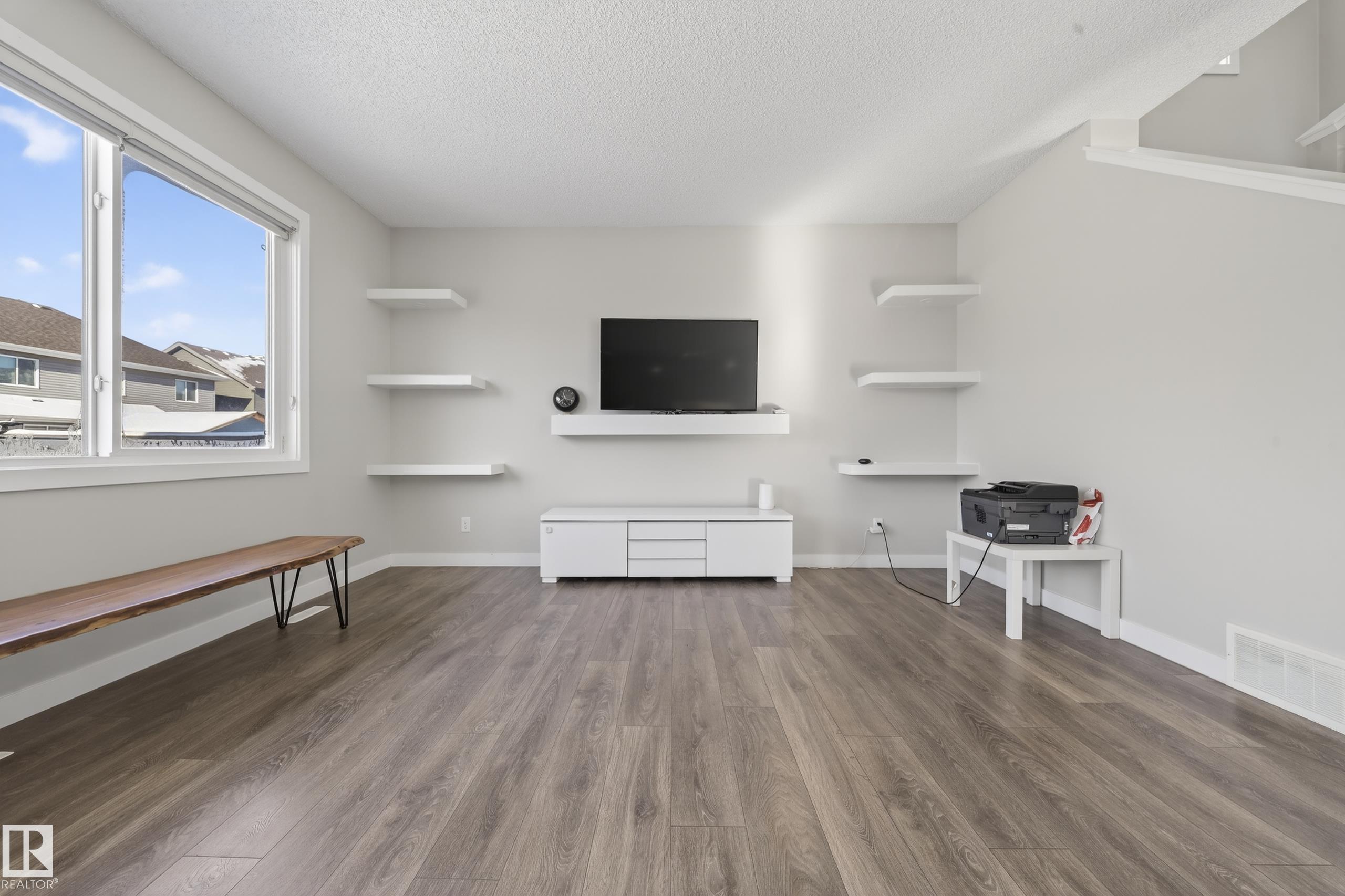 https://zimg.paragon.ice.com/ParagonImages/Property/PM/RAE/225400544/10/0/0/12eea3cc4648c6b3f8f91773566d27e5/1/ad9576e0173fe01eaee683d980a879d3/225400544-0f5ee92b-ed13-4a4f-a1a9-1135941385aa.JPG