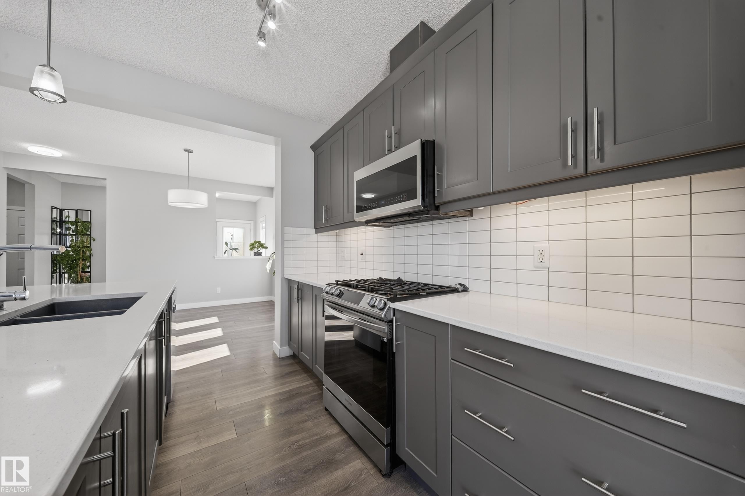 https://zimg.paragon.ice.com/ParagonImages/Property/PM/RAE/225400544/19/0/0/efbc0d67834917c90802b4e9471d42d9/1/ad9576e0173fe01eaee683d980a879d3/225400544-c3251f61-5a08-400e-97f3-16c660c1d4f0.JPG