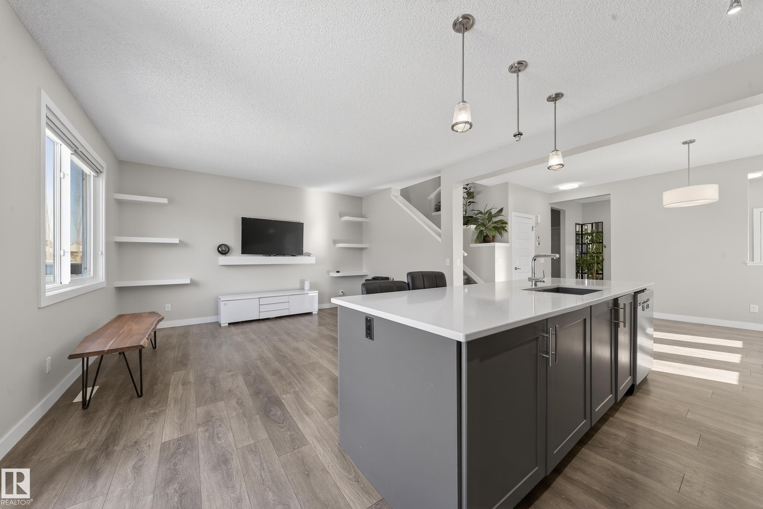 https://zimg.paragon.ice.com/ParagonImages/Property/PM/RAE/225400544/21/0/0/a46d6b14022a6eaf4c9bbffac7e65b83/1/ad9576e0173fe01eaee683d980a879d3/225400544-297a271a-f9f6-455b-aace-12204f373023.JPG