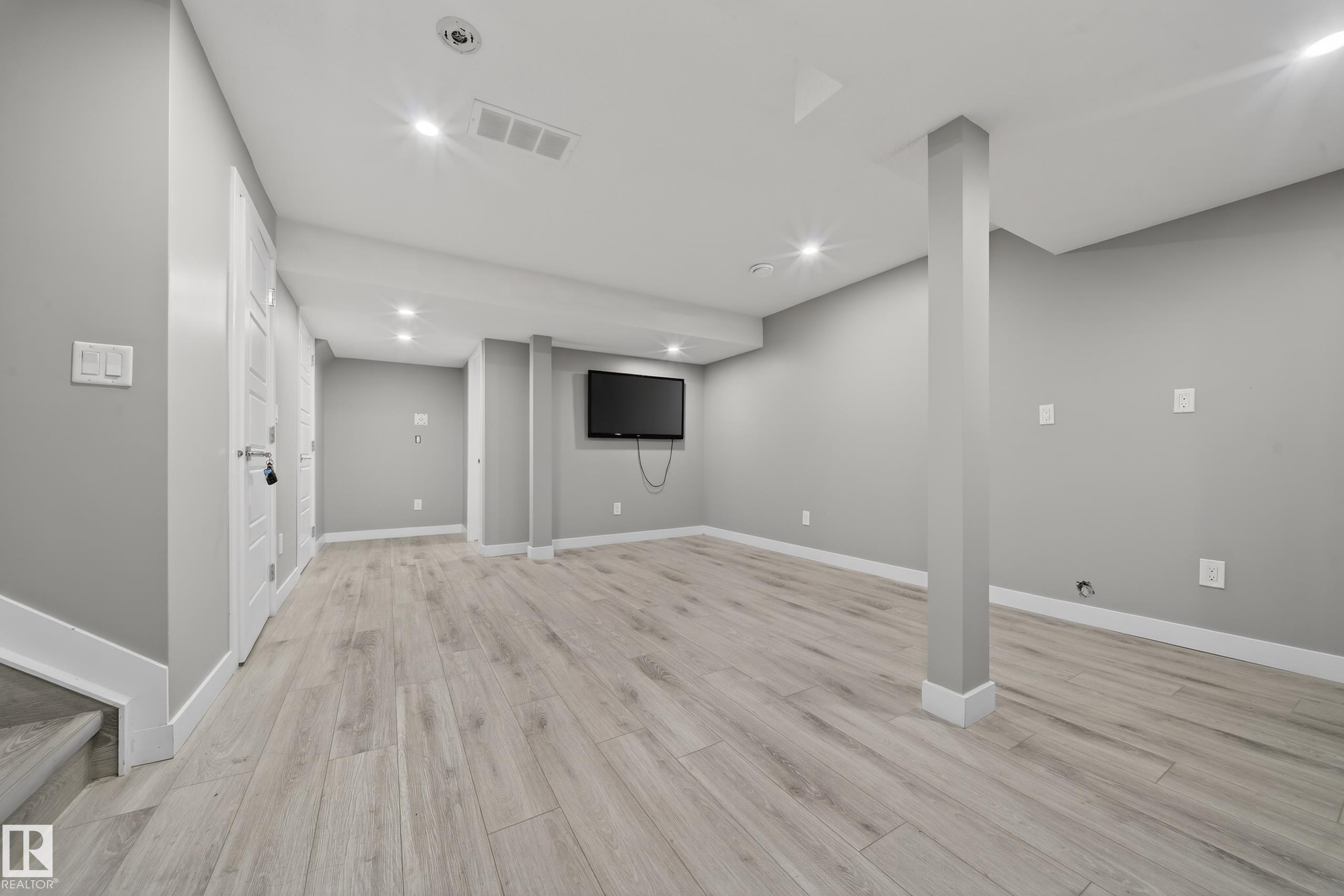https://zimg.paragon.ice.com/ParagonImages/Property/PM/RAE/225400544/52/0/0/c6d53d8ce43e16f6282b4ec1428dd589/1/ad9576e0173fe01eaee683d980a879d3/225400544-8217fcac-8794-42ba-9ed1-b4283fa436fd.JPG