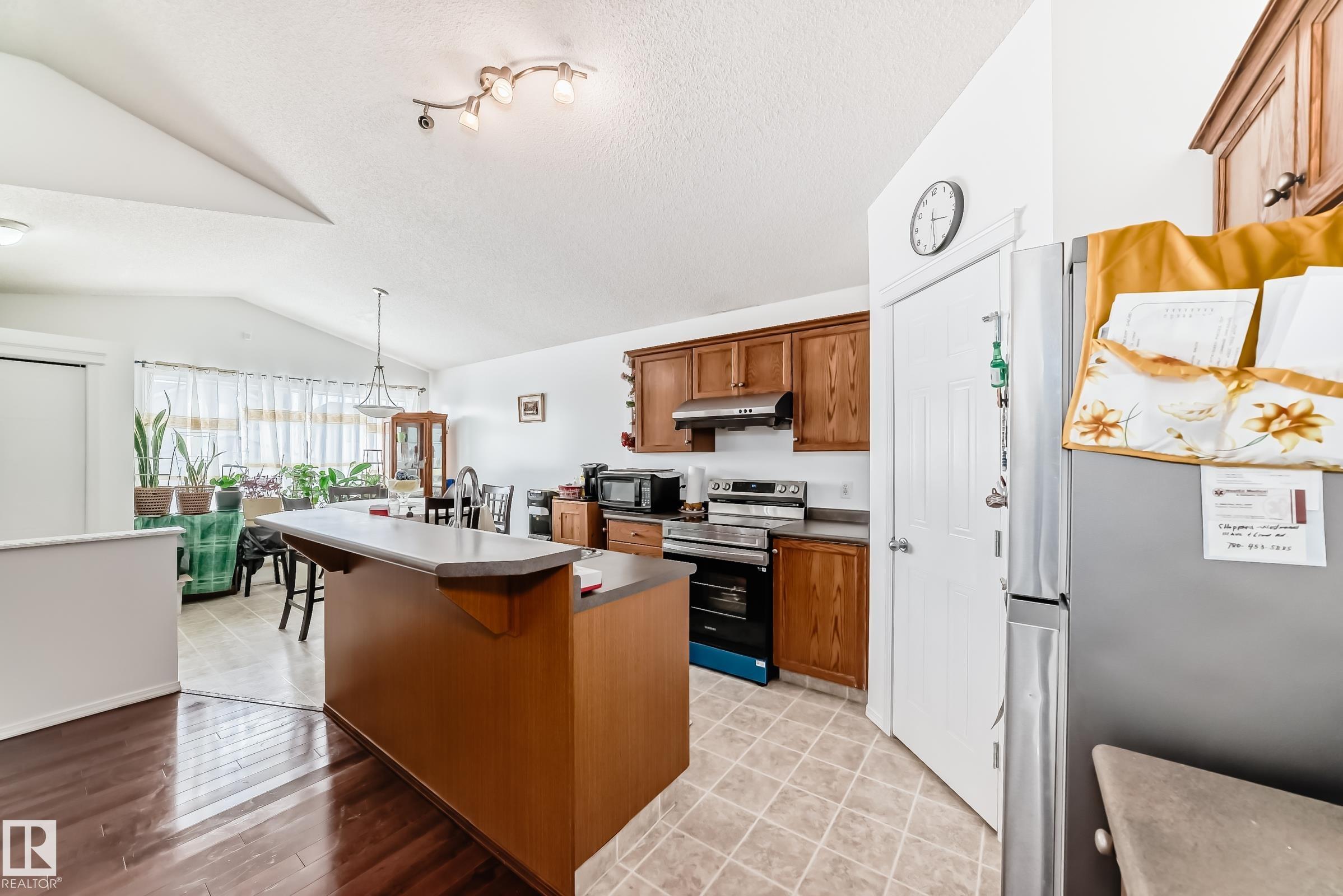 https://zimg.paragon.ice.com/ParagonImages/Property/PM/RAE/225400545/14/0/0/b60c6053994a7eb94eab2de7b940f5fb/1/60afd552a1f5716008fc92210fc4566d/225400545-C248323B-D355-4C34-874F-EF1CD6DBD0D0.JPG