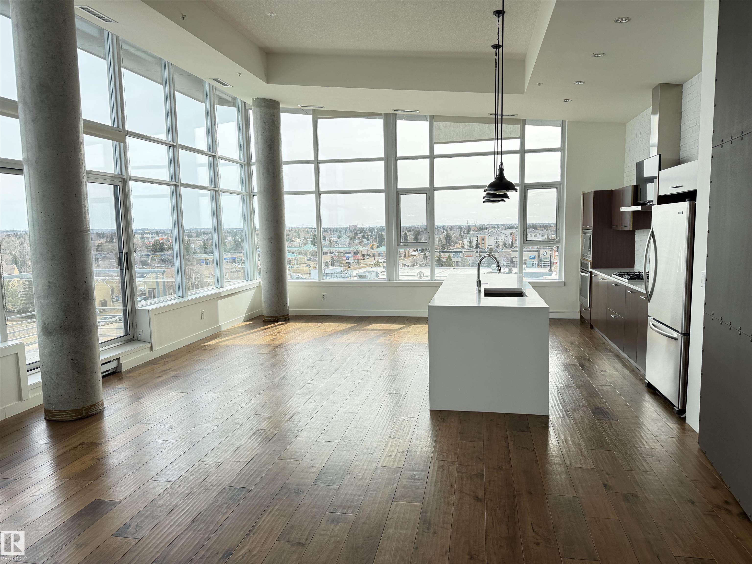 https://zimg.paragon.ice.com/ParagonImages/Property/PM/RAE/225400546/14/0/0/3cacb4dcd798c3370b4d29c32cd950a0/1/0bef8e41796fc55cf97e08e4fcecc747/225400546-44DF76A5-D847-481A-B1E4-1BC4977E16C8.JPG