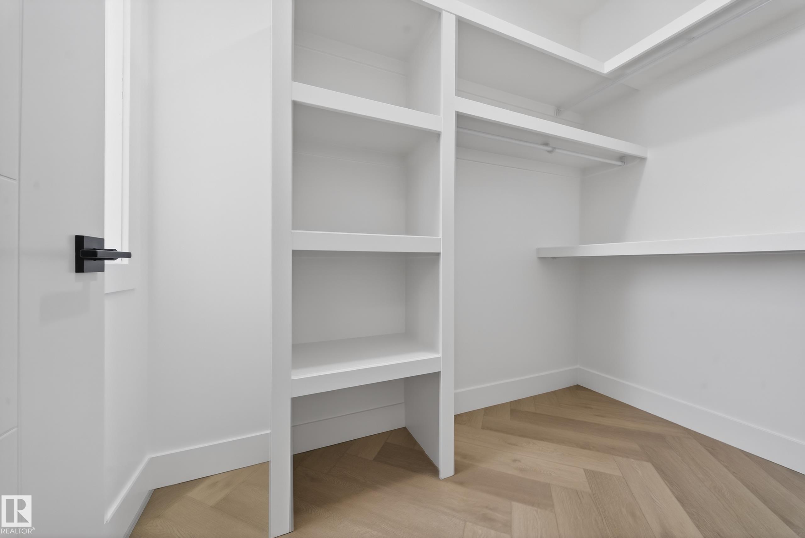 https://zimg.paragon.ice.com/ParagonImages/Property/PM/RAE/225400547/31/0/0/567c5293ea1e9b972f9decbc69c29afb/1/6f3b0def6b0729de4160eba549c5a2f5/225400547-2CD446E8-5C98-4EF3-A768-2C589419E096.JPG