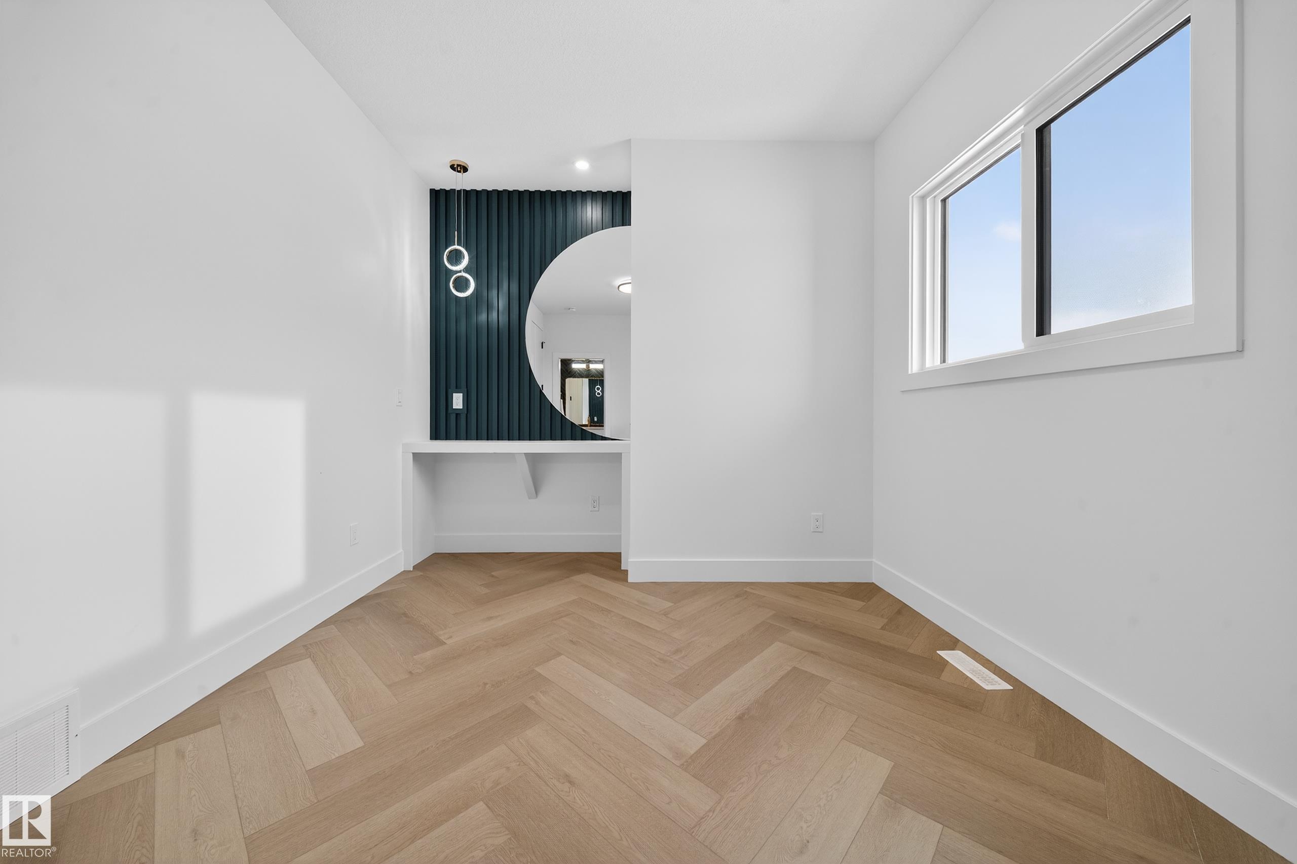 https://zimg.paragon.ice.com/ParagonImages/Property/PM/RAE/225400547/46/0/0/e078069192a7be8a5b7c54741ca1581a/1/6f3b0def6b0729de4160eba549c5a2f5/225400547-3903056A-D664-41E1-AADD-59EA4AAB828C.JPG