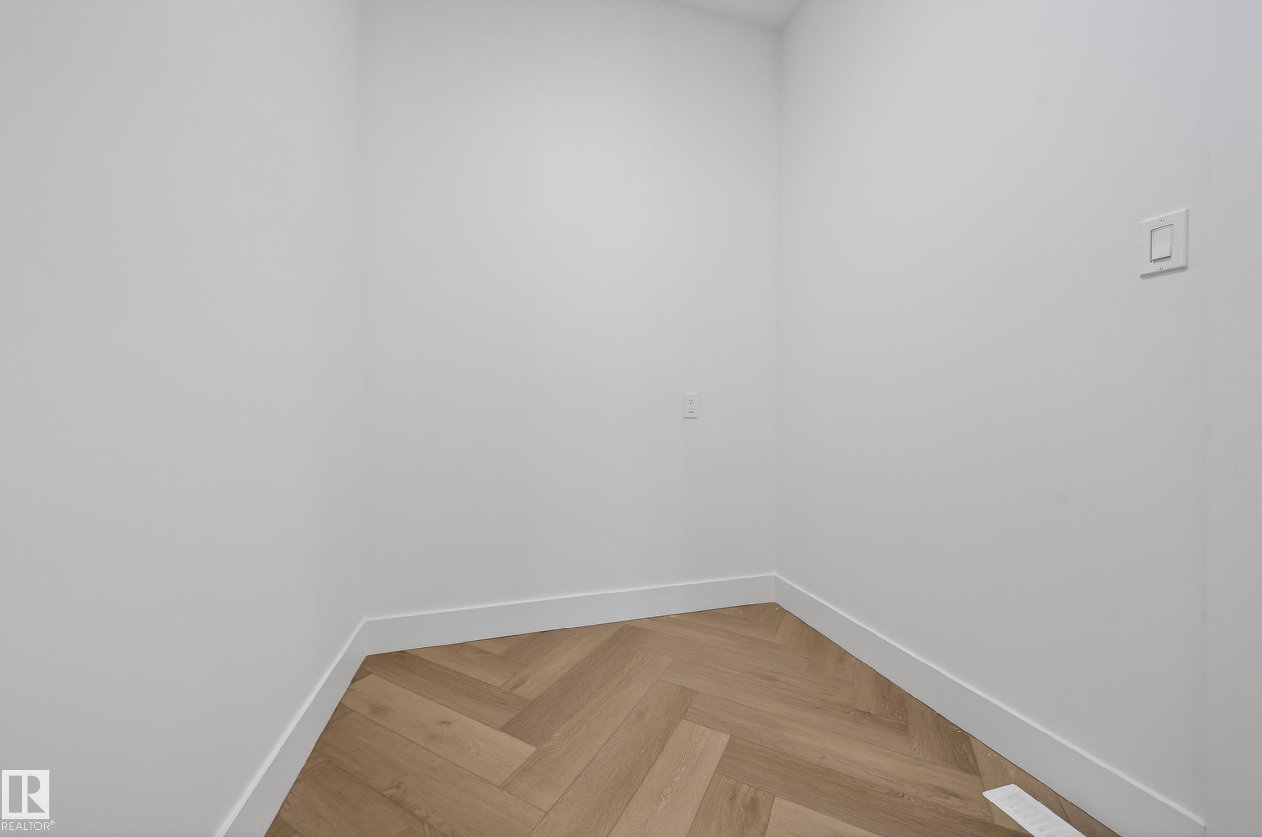 https://zimg.paragon.ice.com/ParagonImages/Property/PM/RAE/225400547/62/0/0/3cd1f00669412accff6da32632706d15/1/6f3b0def6b0729de4160eba549c5a2f5/225400547-ED986ACE-AAC0-4D98-B8D1-3BEF267AAC8C.JPG