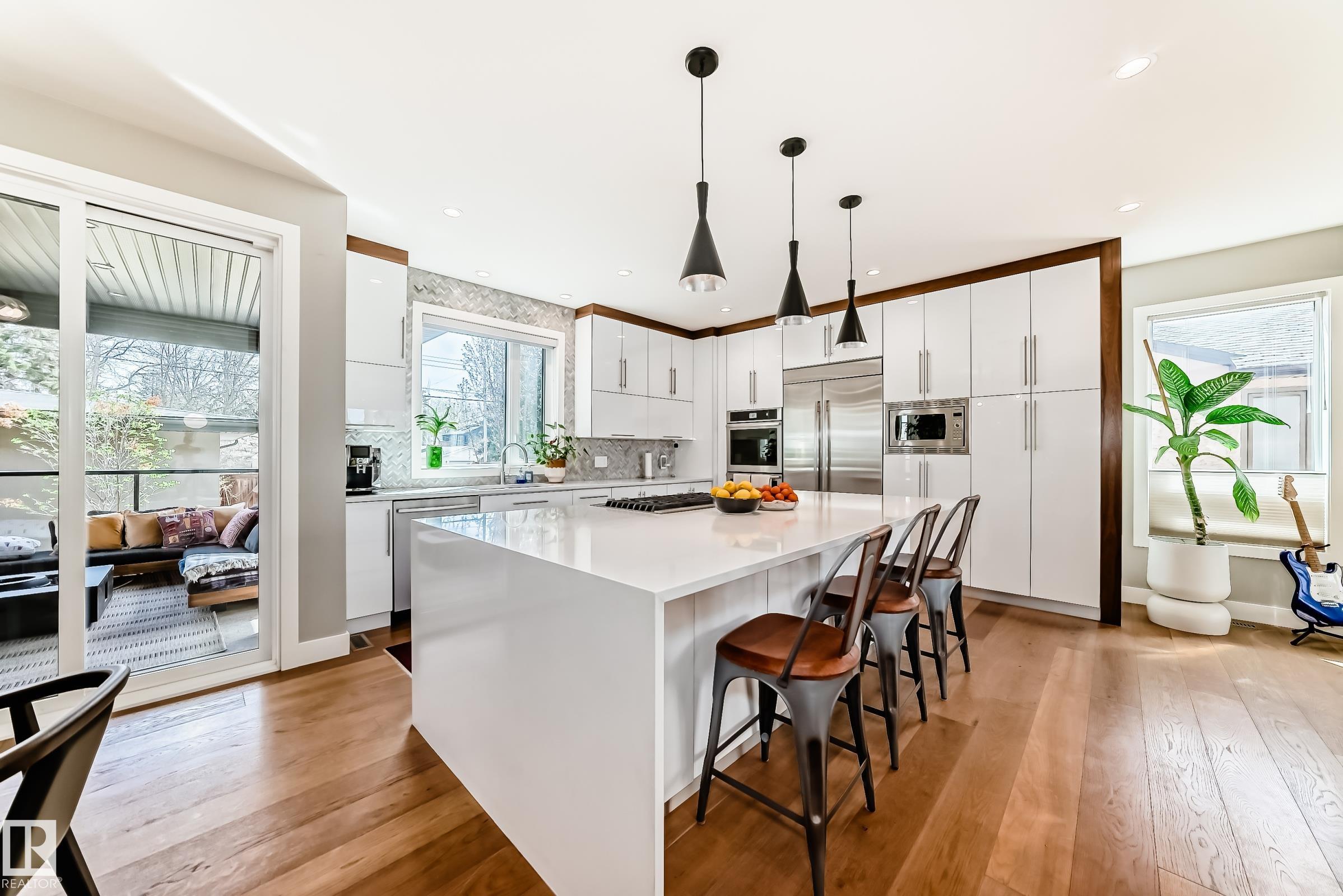 https://zimg.paragon.ice.com/ParagonImages/Property/PM/RAE/225400549/12/0/0/9c0bf838fb238c7640c81265da7beb50/1/15c1db31ab729099388894db6691ad6d/225400549-7db2149d-b4e3-4c30-8194-277a25f27e5c.JPG
