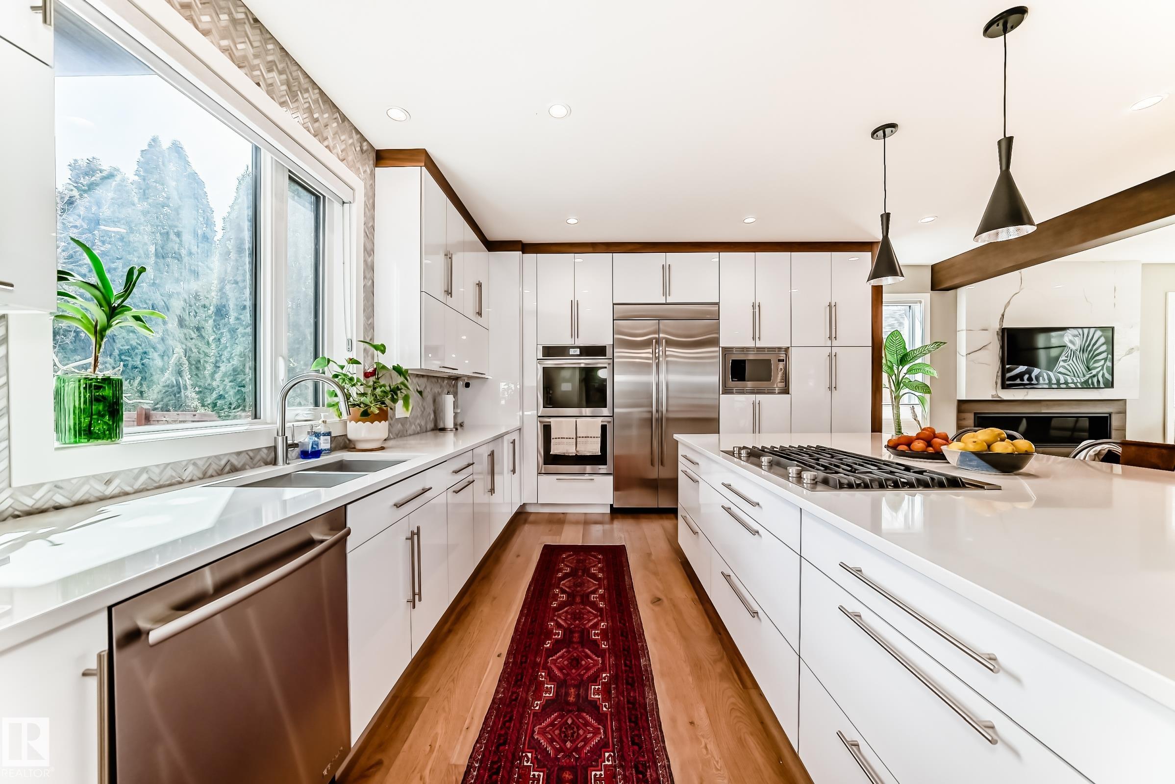 https://zimg.paragon.ice.com/ParagonImages/Property/PM/RAE/225400549/13/0/0/673eb2410c125901f60e399f6fdb749e/1/15c1db31ab729099388894db6691ad6d/225400549-cdfac74e-de10-49bc-a643-1f3165468c33.JPG