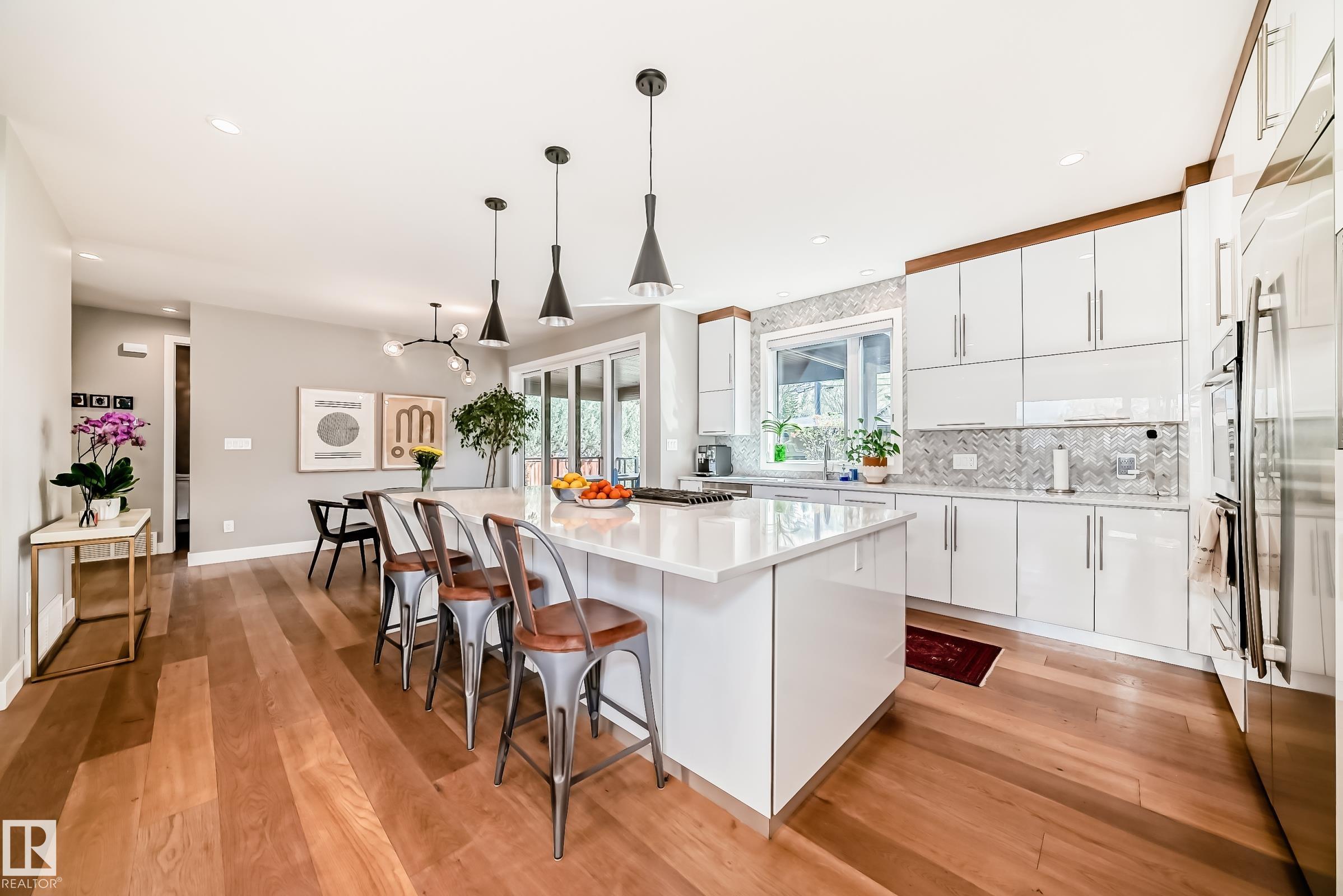 https://zimg.paragon.ice.com/ParagonImages/Property/PM/RAE/225400549/16/0/0/d6194b623a63e6f80323dc1ead64bf4d/1/15c1db31ab729099388894db6691ad6d/225400549-9f433d7e-7e69-4e12-abf4-7ee97943c8e2.JPG