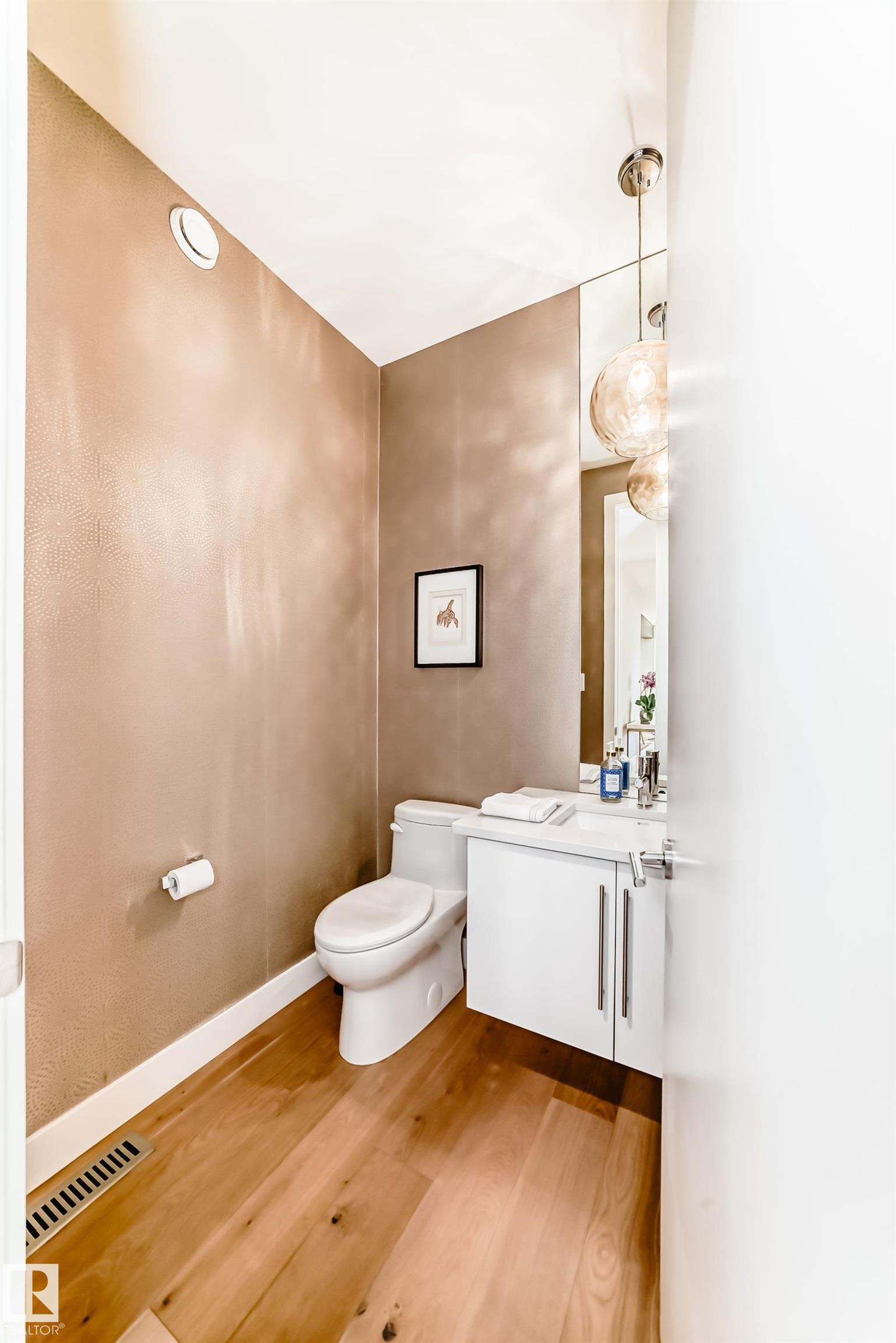 https://zimg.paragon.ice.com/ParagonImages/Property/PM/RAE/225400549/21/0/0/417539da658daa1759edd511d5f6079f/1/15c1db31ab729099388894db6691ad6d/225400549-521f995c-0eb2-49dc-9ed6-86d0f22ffa8a.JPG