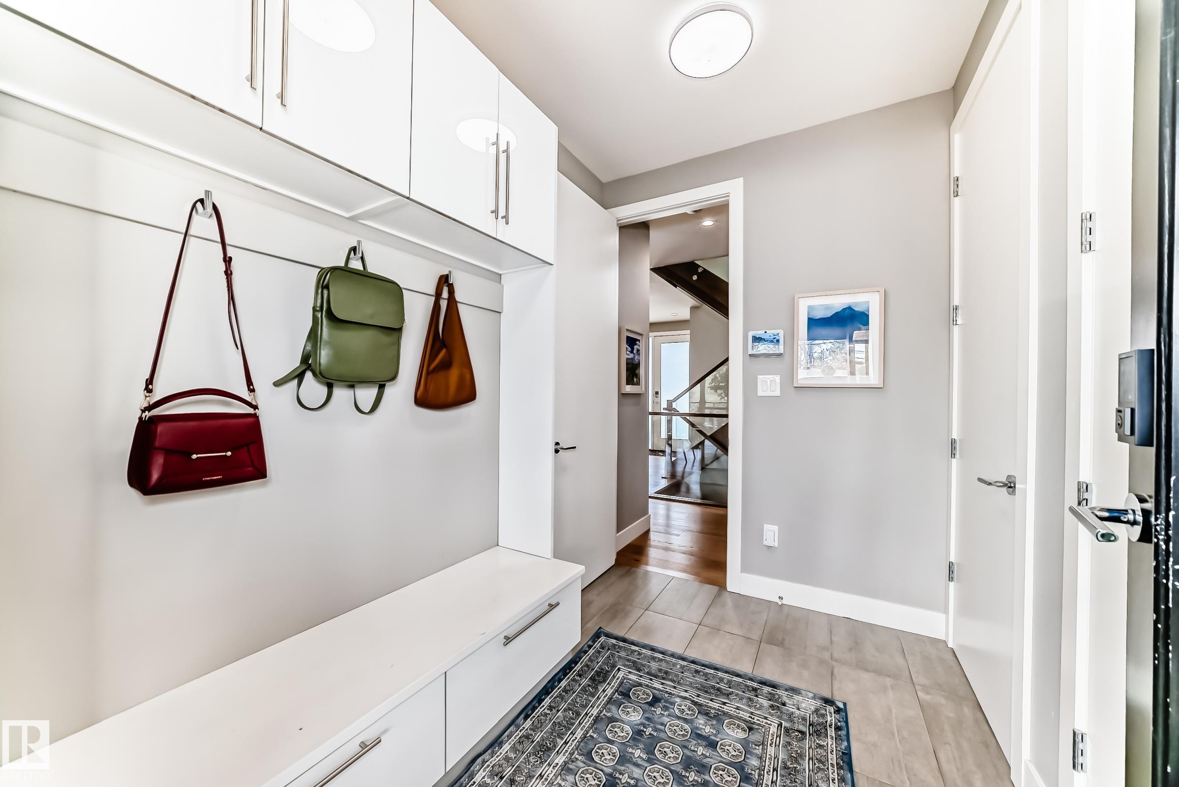https://zimg.paragon.ice.com/ParagonImages/Property/PM/RAE/225400549/23/0/0/ecc3d04c397c15af45fe8cd52c47ac50/1/15c1db31ab729099388894db6691ad6d/225400549-4b36c945-568b-40aa-8ccc-914cf161b3c3.JPG