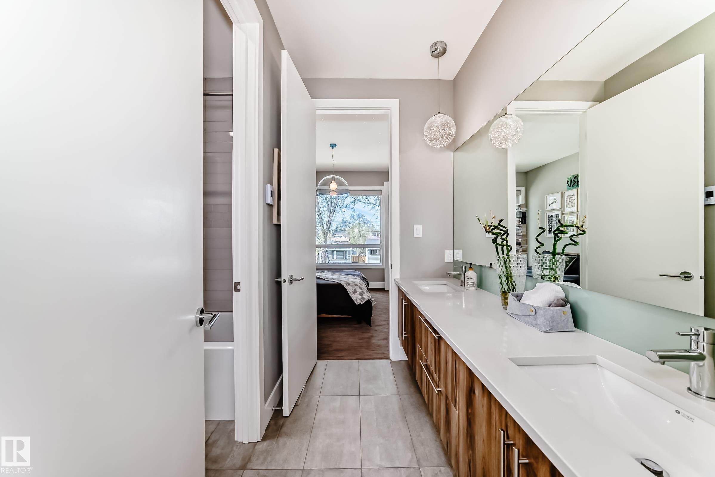 https://zimg.paragon.ice.com/ParagonImages/Property/PM/RAE/225400549/43/0/0/2ee871494d4ac98224cbf578c4996ede/1/15c1db31ab729099388894db6691ad6d/225400549-c4c9b0bb-319d-4406-a817-291e7d5b8603.JPG