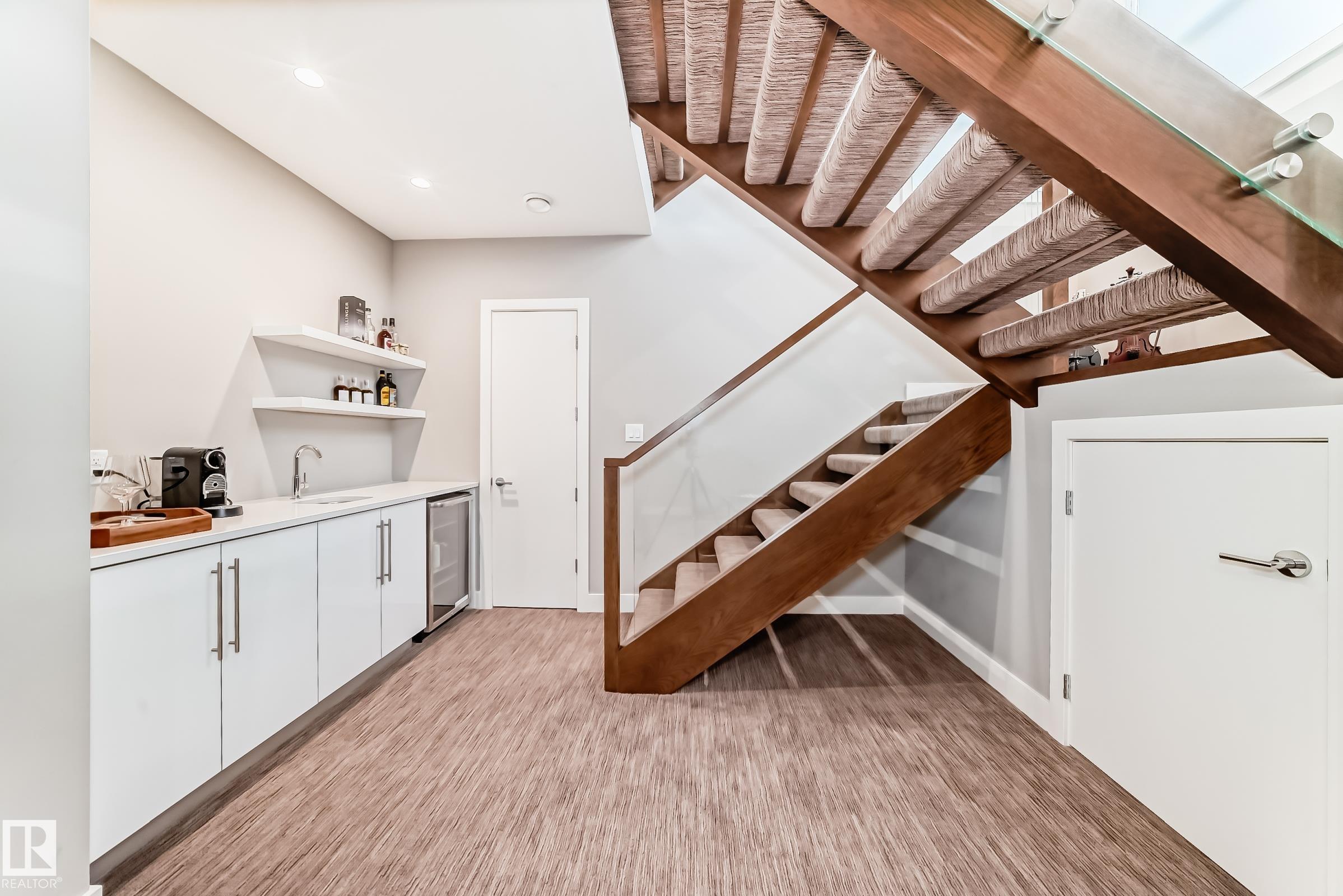 https://zimg.paragon.ice.com/ParagonImages/Property/PM/RAE/225400549/48/0/0/e6f8e182e81e3fcac4d40b4d651c6cf5/1/15c1db31ab729099388894db6691ad6d/225400549-48a8cc11-647f-401d-bb98-b56f971208db.JPG