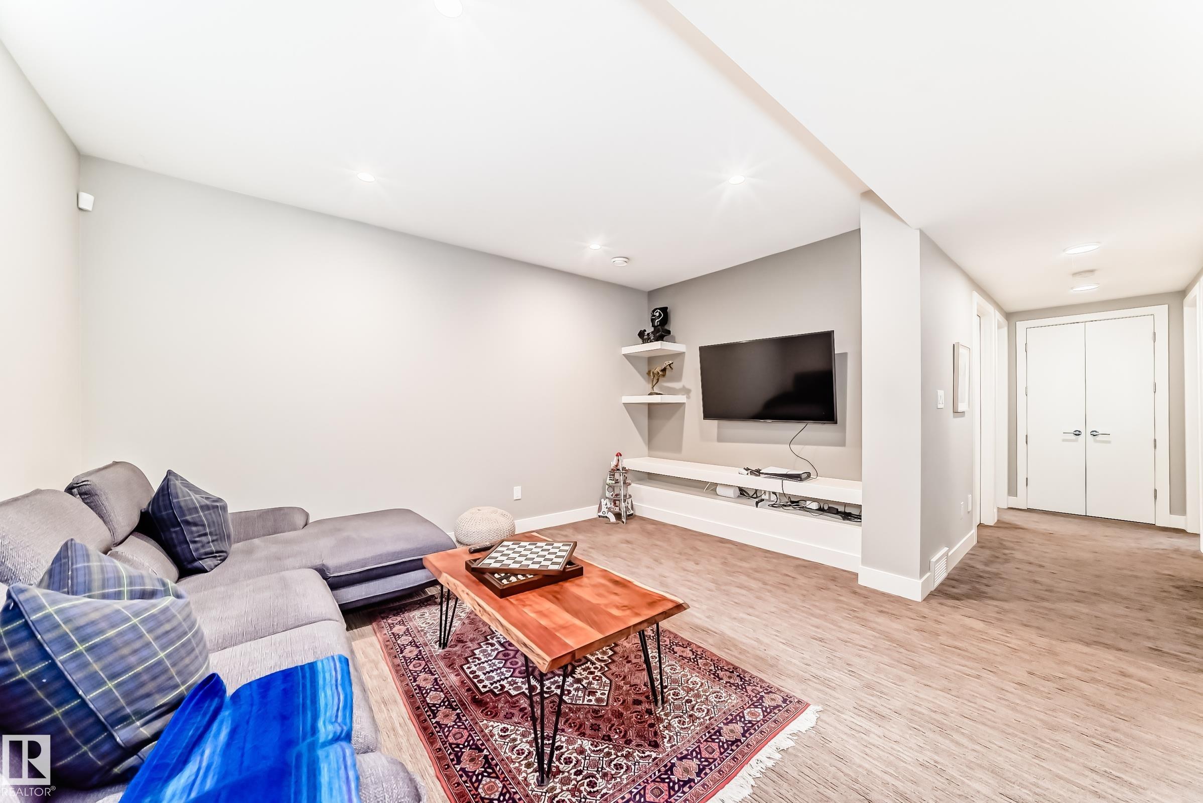 https://zimg.paragon.ice.com/ParagonImages/Property/PM/RAE/225400549/51/0/0/5c58039a816aa78048639e0e73b4cc8e/1/15c1db31ab729099388894db6691ad6d/225400549-a81b768d-e216-4399-97d7-af0731a5302d.JPG