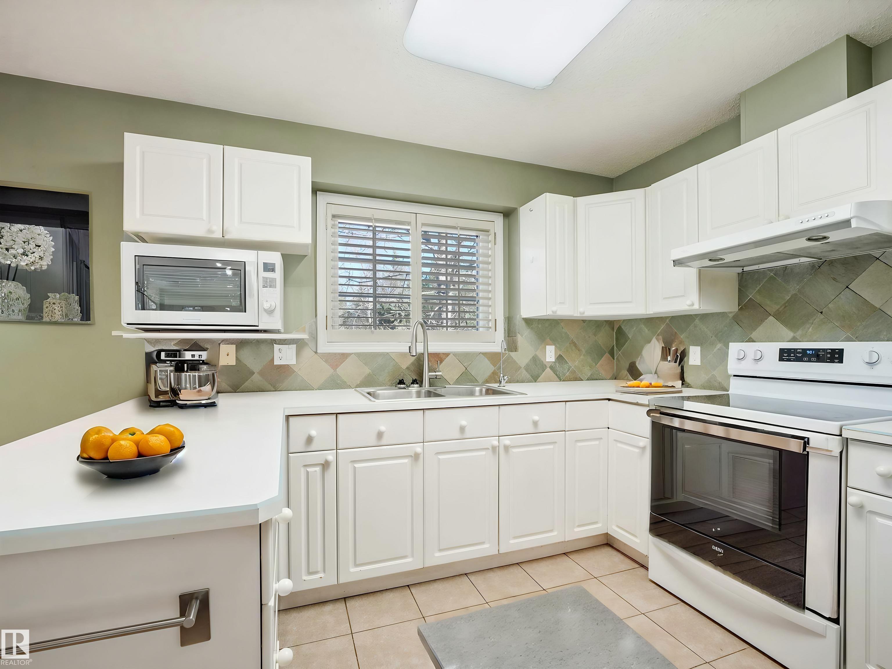 Photo 11 at 146 Oeming Road NW, Ogilvie Ridge, Edmonton
