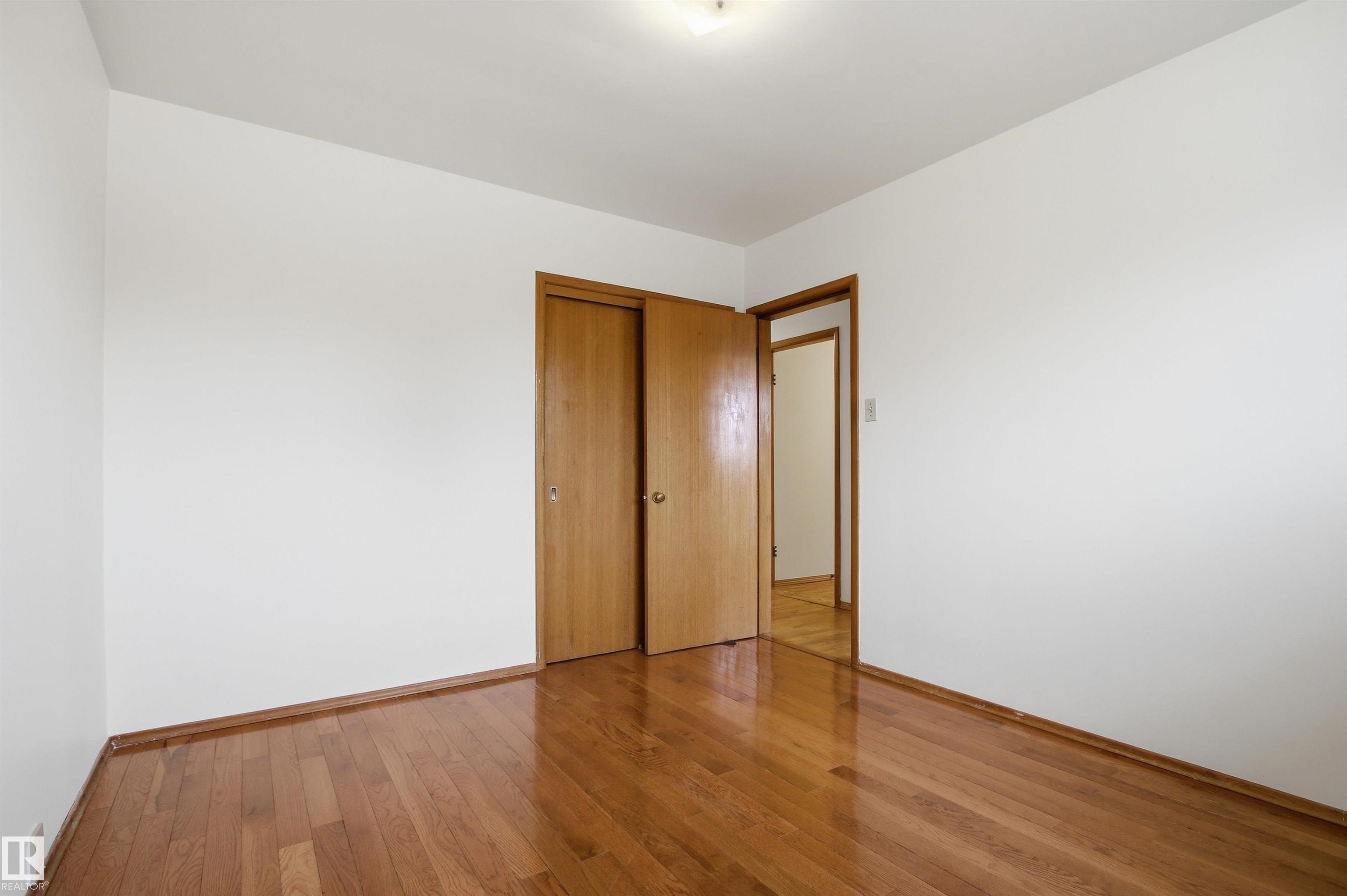 https://zimg.paragon.ice.com/ParagonImages/Property/PM/RAE/225400562/21/0/0/3eae0adc971e1bd8a0e520217ee76525/1/d7369a87f1329249eac3d75c7ebc6c2a/225400562-5115f416-930d-48a9-b5cf-b95c796b49c6.JPG