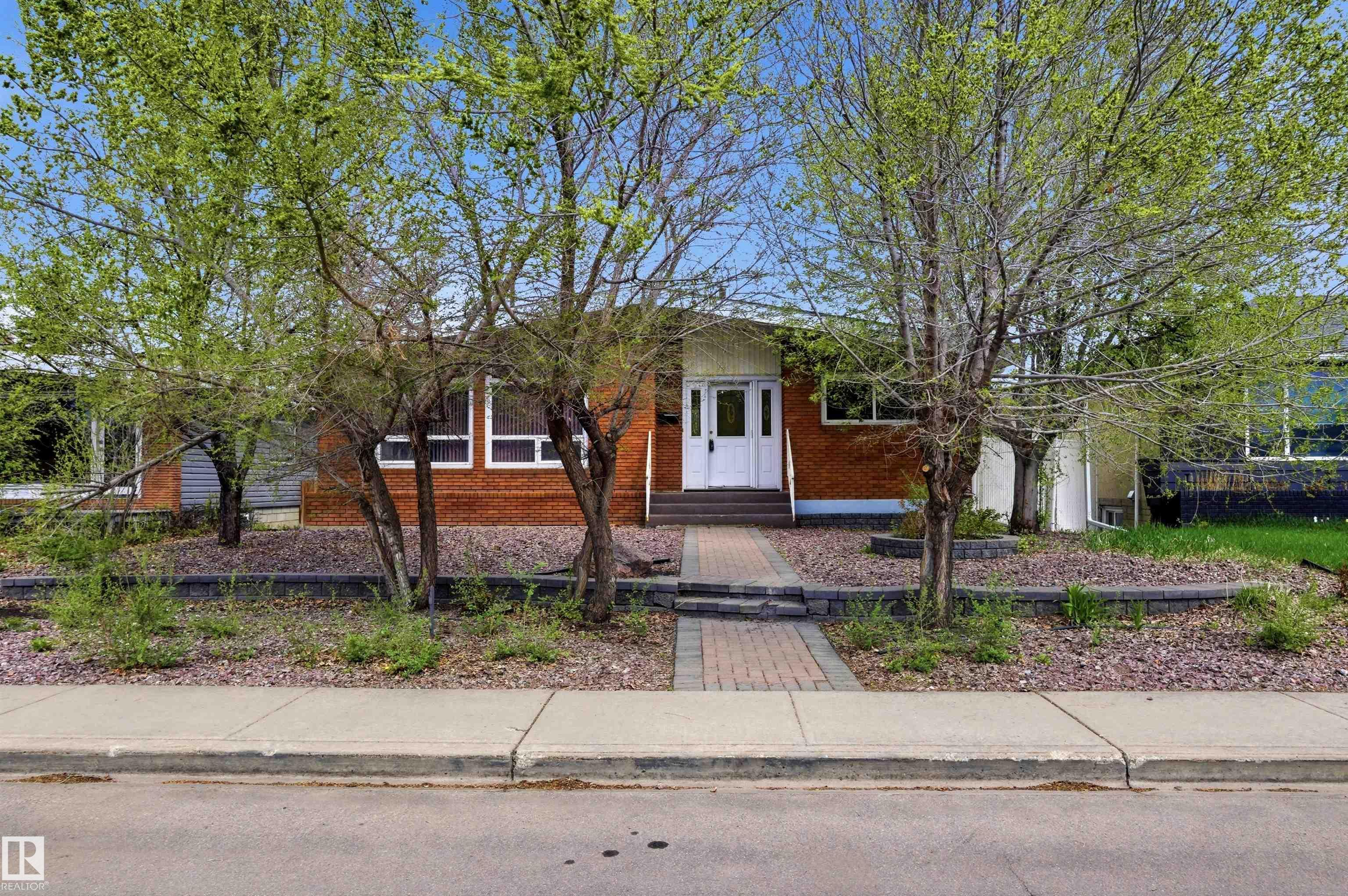 https://zimg.paragon.ice.com/ParagonImages/Property/PM/RAE/225400562/49/0/0/d558b51cfe6951e2bf4c78ec1c01d1cd/1/d7369a87f1329249eac3d75c7ebc6c2a/225400562-b01d027b-b80b-4a05-abc1-6190ccad2384.JPG