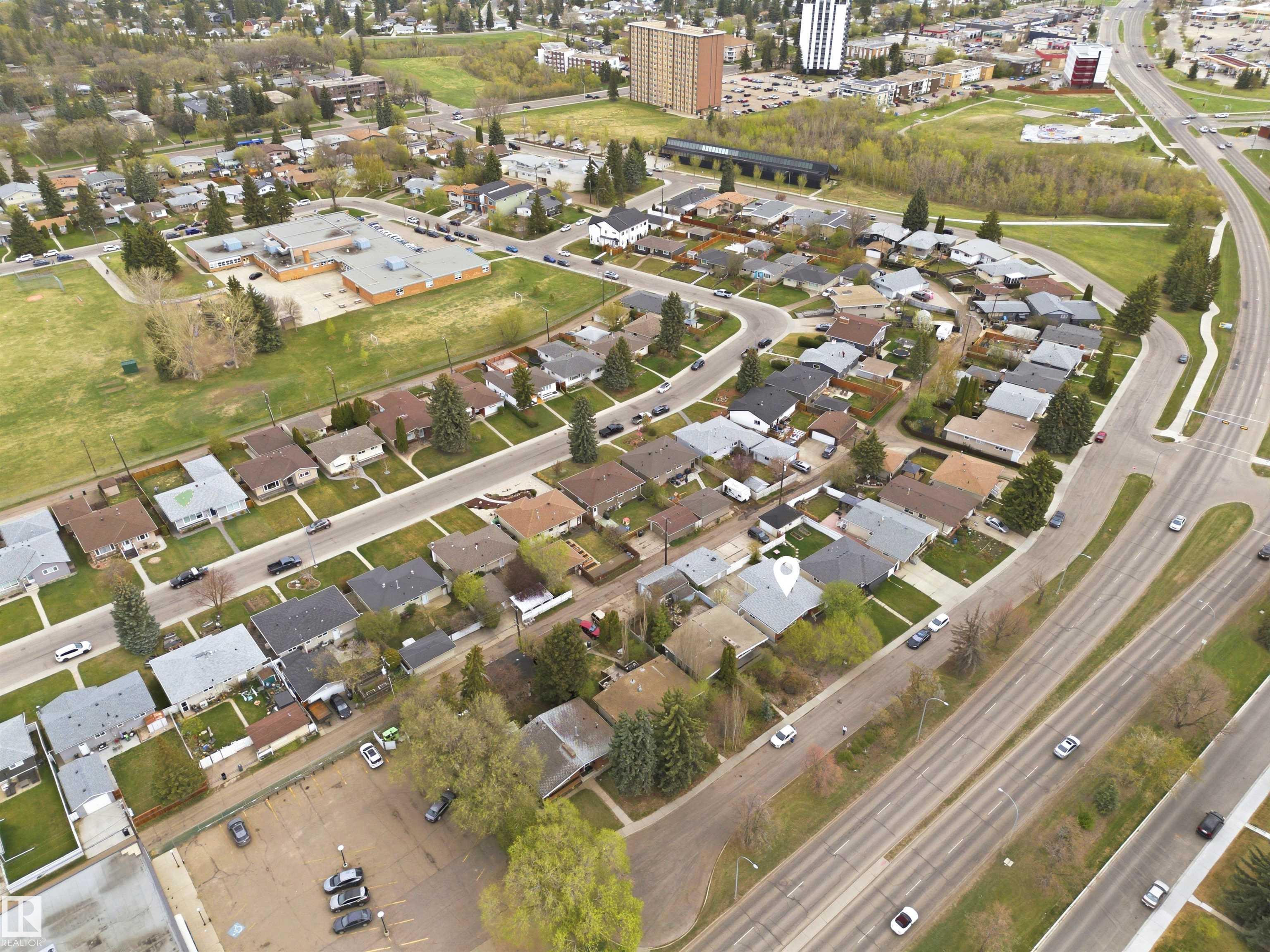https://zimg.paragon.ice.com/ParagonImages/Property/PM/RAE/225400562/53/0/0/3c1e746f5e4a6f12e6ee0a5b286cc2d6/1/d7369a87f1329249eac3d75c7ebc6c2a/225400562-92ddbb72-eaa3-4eb4-bea8-68ace4d87f9a.JPG