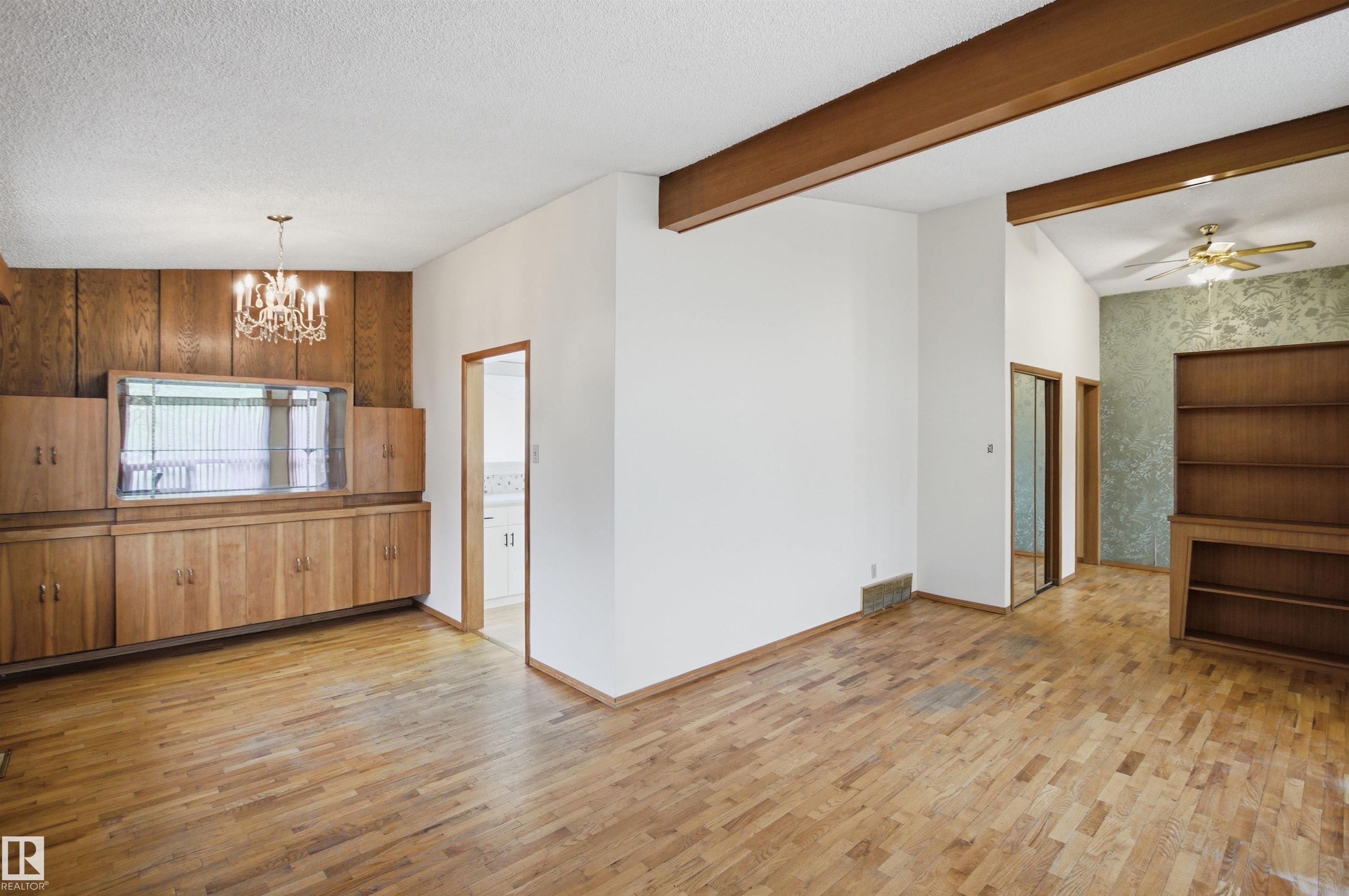 https://zimg.paragon.ice.com/ParagonImages/Property/PM/RAE/225400562/6/0/0/5e00347a9fbe6fb0444ae73508d6c9a2/1/d7369a87f1329249eac3d75c7ebc6c2a/225400562-f6773492-b910-4f87-8094-fd50eb6da772.JPG