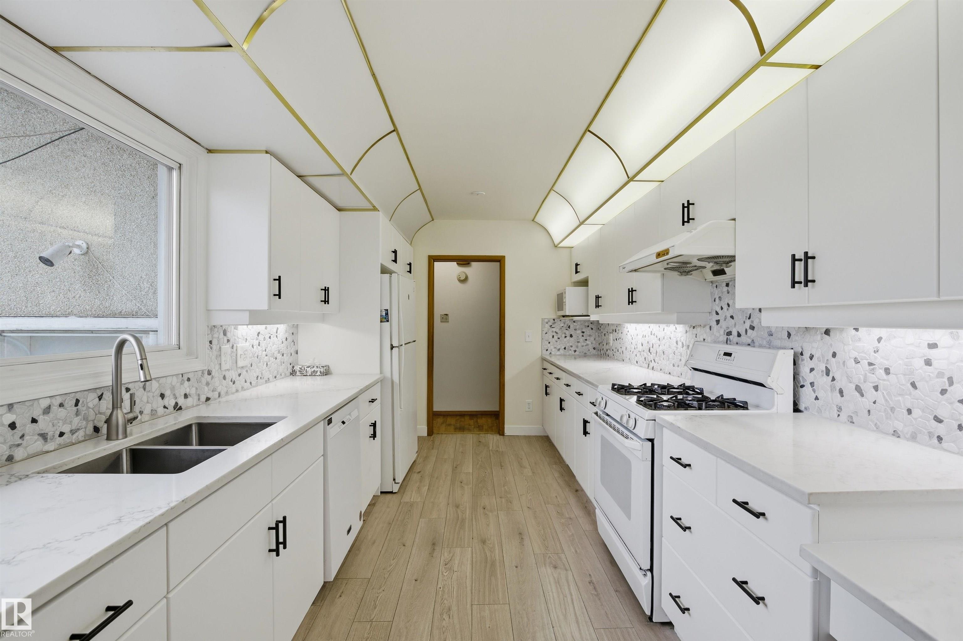 https://zimg.paragon.ice.com/ParagonImages/Property/PM/RAE/225400562/9/0/0/f8f05f0620058e43bb5ab00ad8270620/1/d7369a87f1329249eac3d75c7ebc6c2a/225400562-b68b1a21-8279-4813-9ea3-a2b2b1608304.JPG