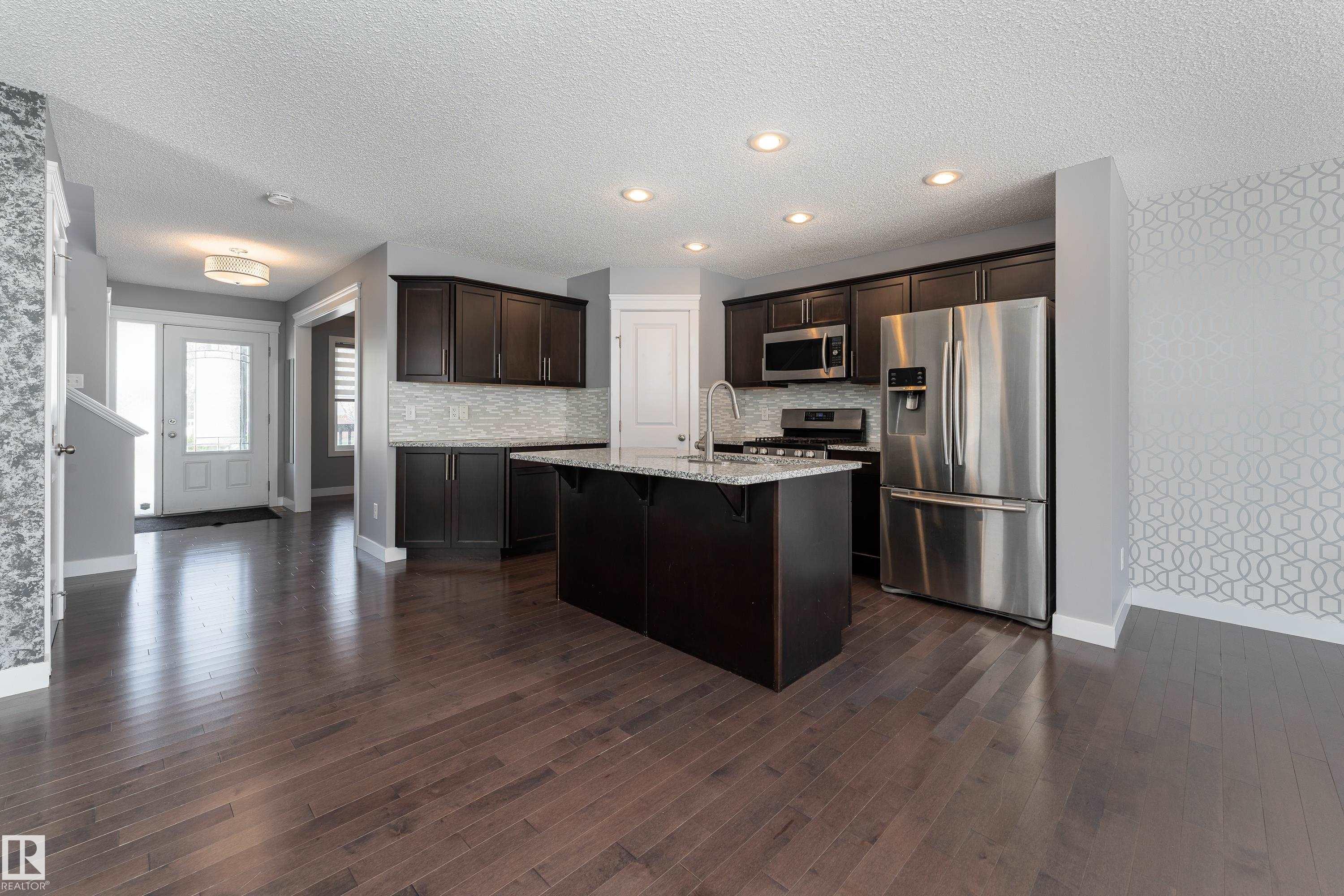 https://zimg.paragon.ice.com/ParagonImages/Property/PM/RAE/225400566/19/0/0/dd3054c3b86b918c47342ceddaebdc36/1/2fe70a0347587b503f455a15542fc255/225400566-c1629d57-b241-4634-b904-3e40de89fb30.JPG