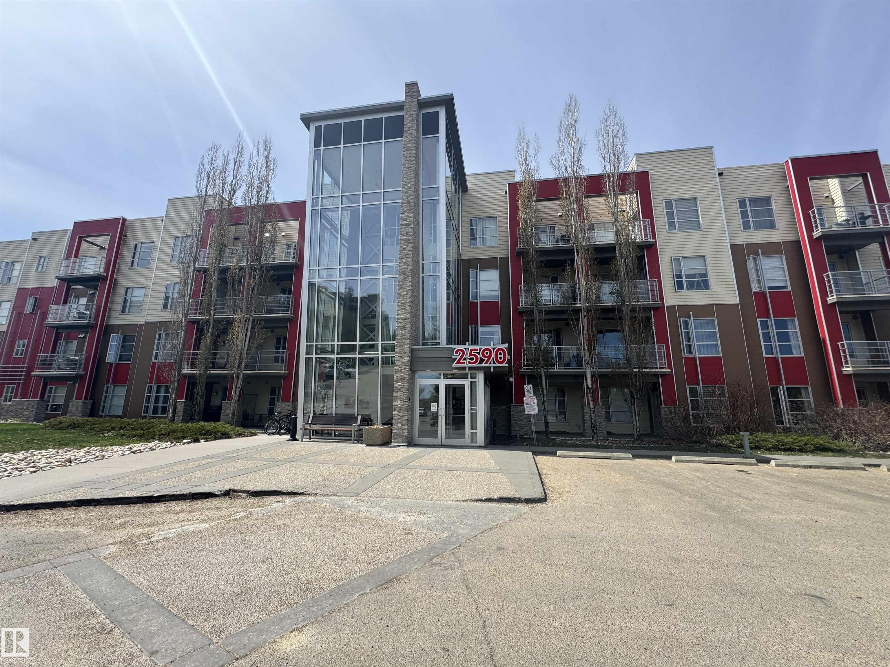 https://zimg.paragon.ice.com/ParagonImages/Property/PM/RAE/225400573/0/0/0/3cfeb99aae388d94c516a20996226ad1/1/10ef52e1d552655a955d347cd73bc91b/225400573-e7e83719-c6b8-49d4-a284-3da3ca02a16b.JPG
