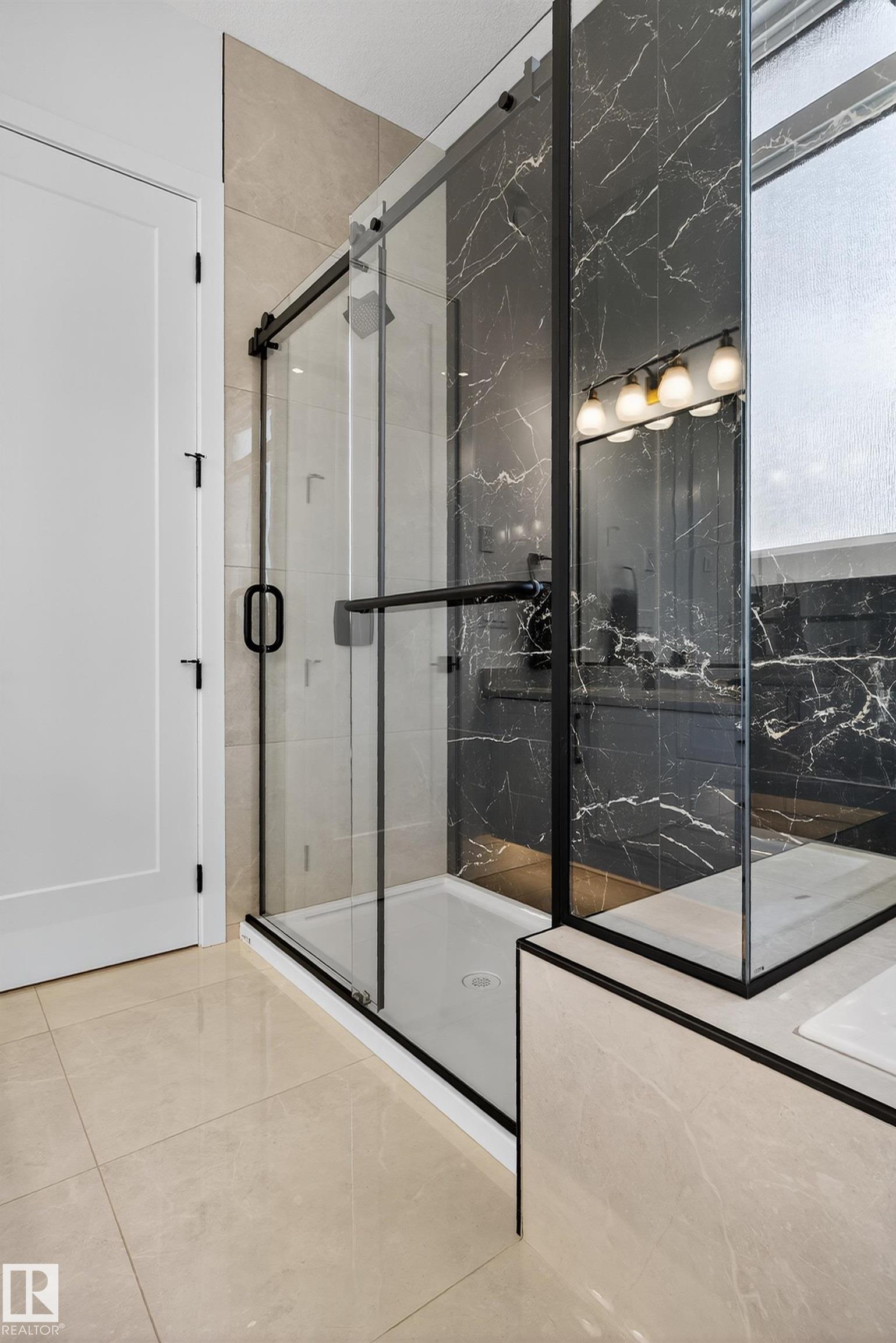 https://zimg.paragon.ice.com/ParagonImages/Property/PM/RAE/225400581/21/0/0/967a494ba5427dd590206dec7f2b2f17/1/f7078e9a1b8cc89679f32d15d760600f/225400581-4a516f04-28f6-4d68-9d31-e97ab31ba3ea.JPG