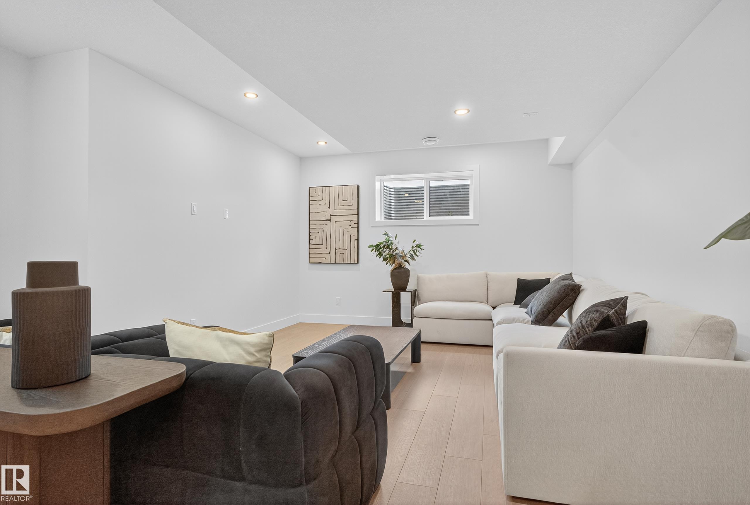 https://zimg.paragon.ice.com/ParagonImages/Property/PM/RAE/225400581/29/0/0/9f5fccfe06051f97f3b03420c6f54b9d/1/f7078e9a1b8cc89679f32d15d760600f/225400581-f3f2c1d9-d9a7-4ccd-b173-abd86537bc8d.JPG