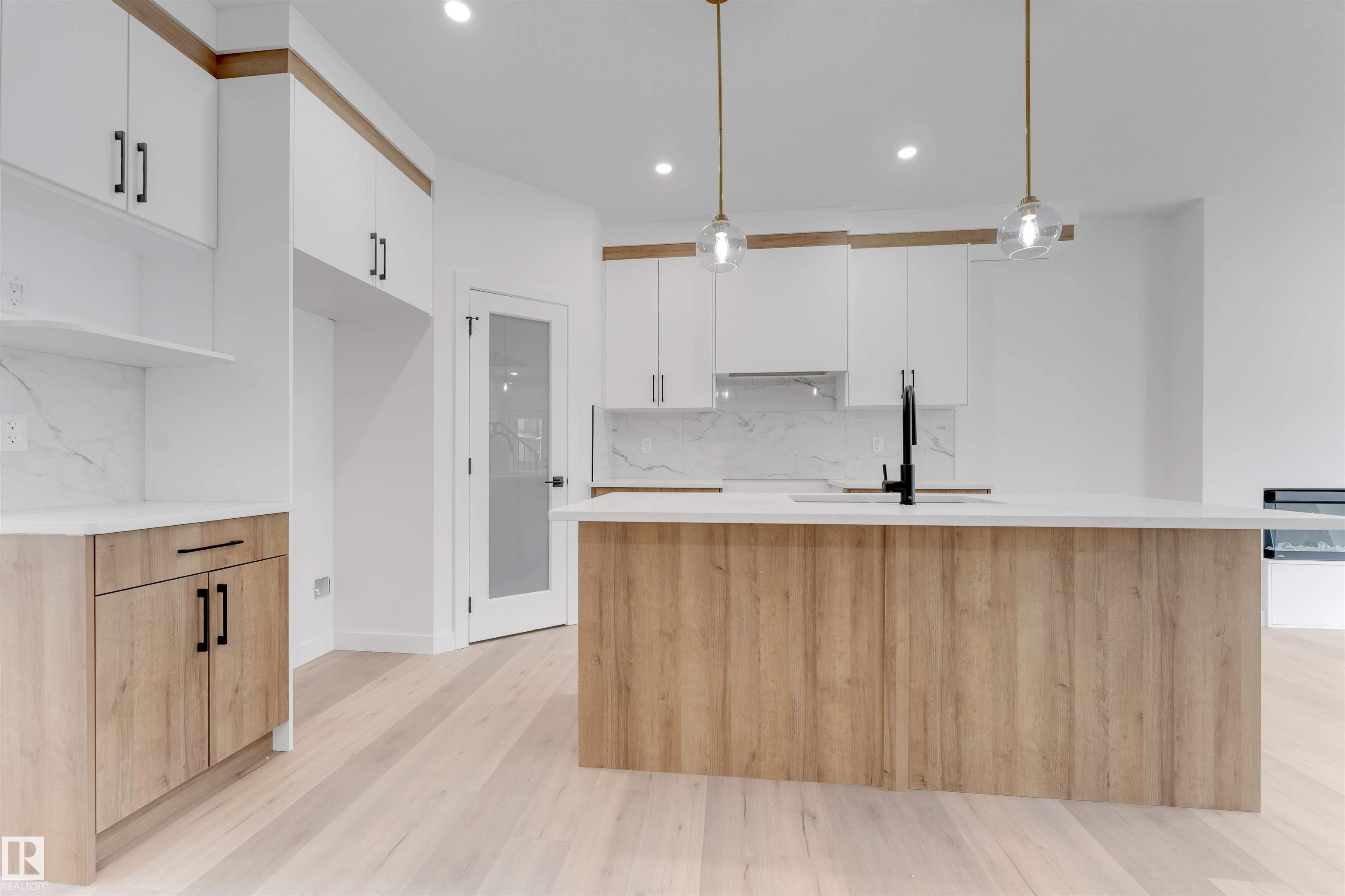 https://zimg.paragon.ice.com/ParagonImages/Property/PM/RAE/225400583/10/0/0/f4c5756ee77f822a737b641833e53c63/1/9f1e65b5df1cf2f13d70c30f4c751a05/225400583-ba081433-7fe7-464a-a4e2-4c48b4bb773c.JPG