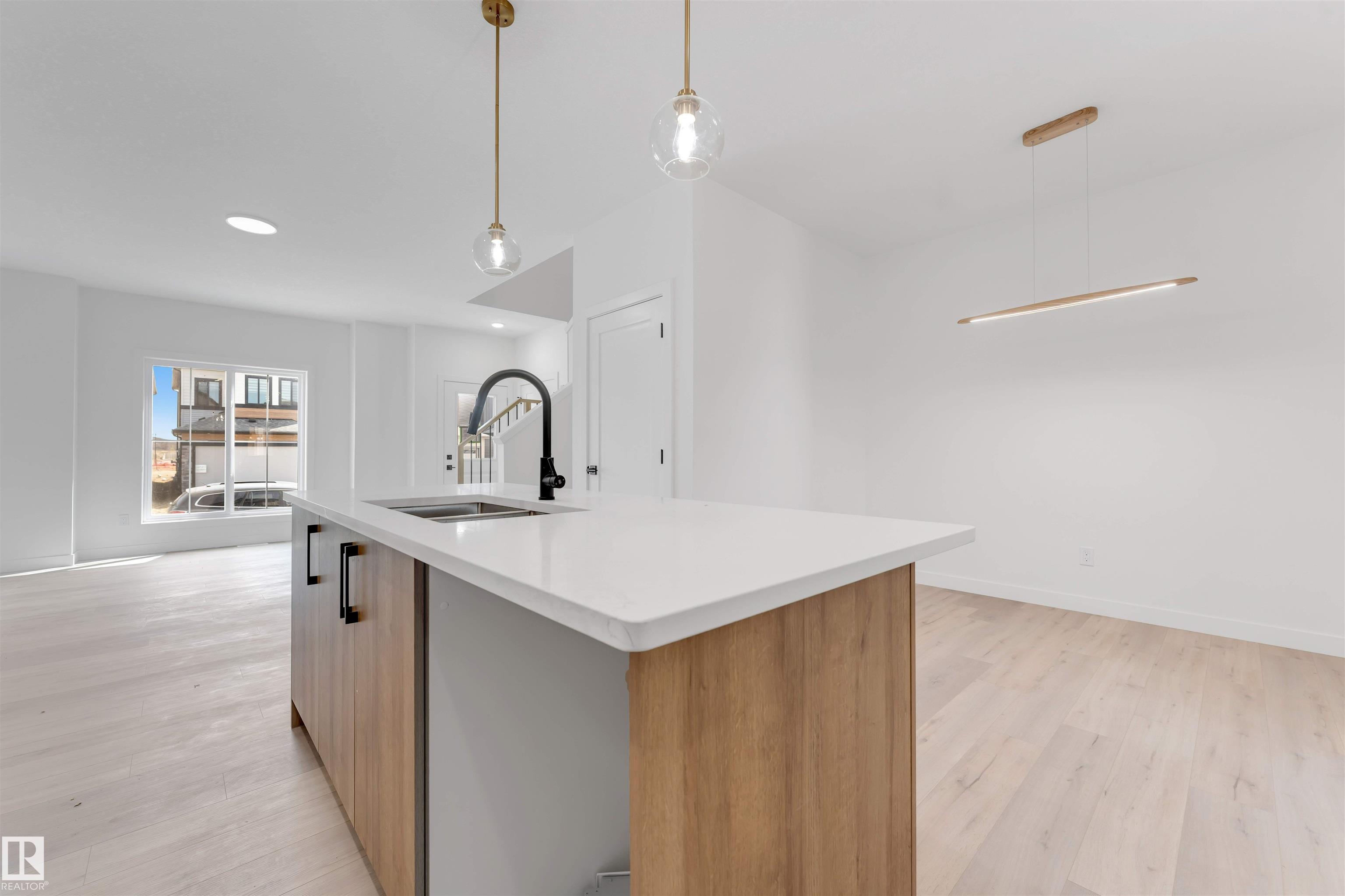 https://zimg.paragon.ice.com/ParagonImages/Property/PM/RAE/225400583/11/0/0/2bf164c6fe5d503f822db6ee7ecc4e55/1/9f1e65b5df1cf2f13d70c30f4c751a05/225400583-d2286b6d-49fc-4908-93cb-37ddb94dd2da.JPG