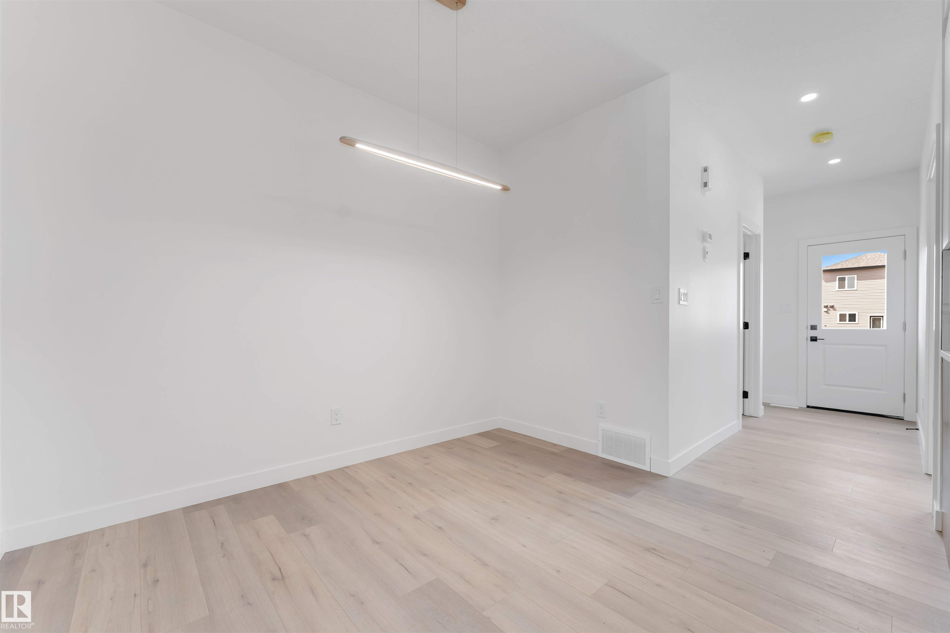 https://zimg.paragon.ice.com/ParagonImages/Property/PM/RAE/225400583/14/0/0/a6779579c8123a44ec275113e7628462/1/9f1e65b5df1cf2f13d70c30f4c751a05/225400583-6dbda7df-758d-4b49-a05e-9ba233f5898d.JPG