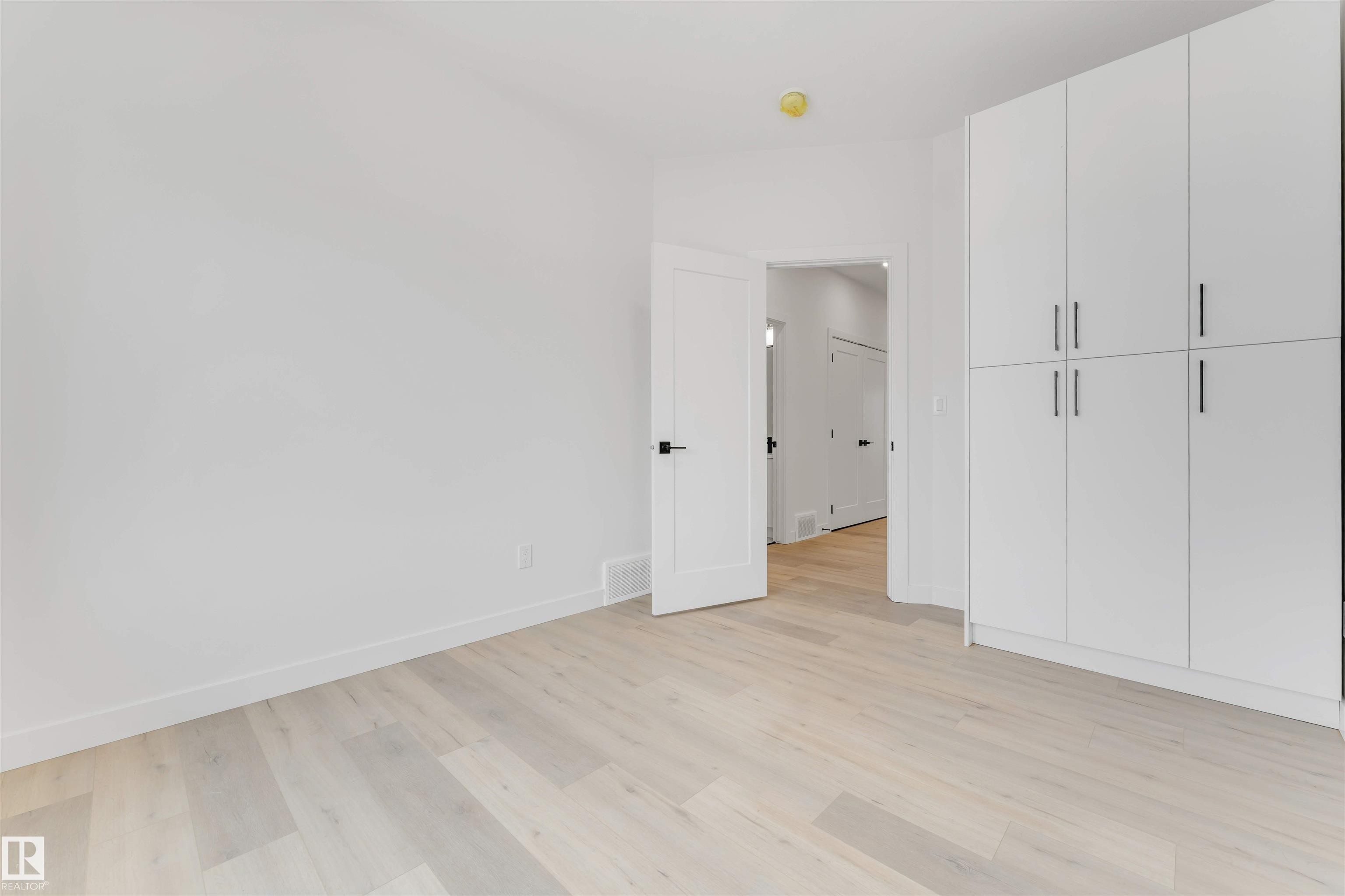 https://zimg.paragon.ice.com/ParagonImages/Property/PM/RAE/225400583/26/0/0/7227f06ecf64b3505e80174ac880daa5/1/9f1e65b5df1cf2f13d70c30f4c751a05/225400583-222c92de-abbf-4d71-9bbc-f7c43e3fad19.JPG