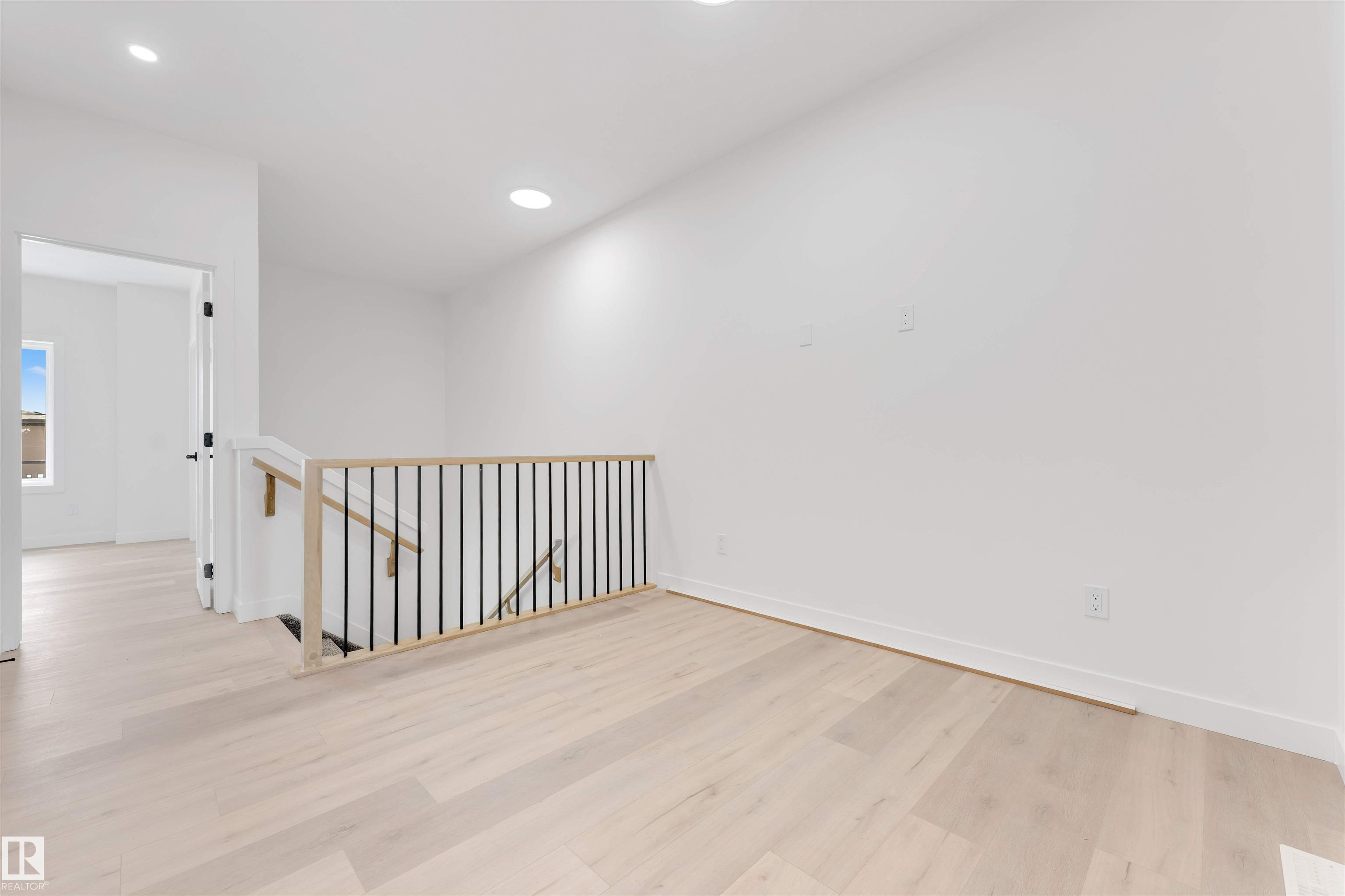 https://zimg.paragon.ice.com/ParagonImages/Property/PM/RAE/225400583/33/0/0/c90689ffcc247329ef45030c16a7c054/1/9f1e65b5df1cf2f13d70c30f4c751a05/225400583-6dd35d39-f5d0-4617-a2fc-2e221186dac1.JPG
