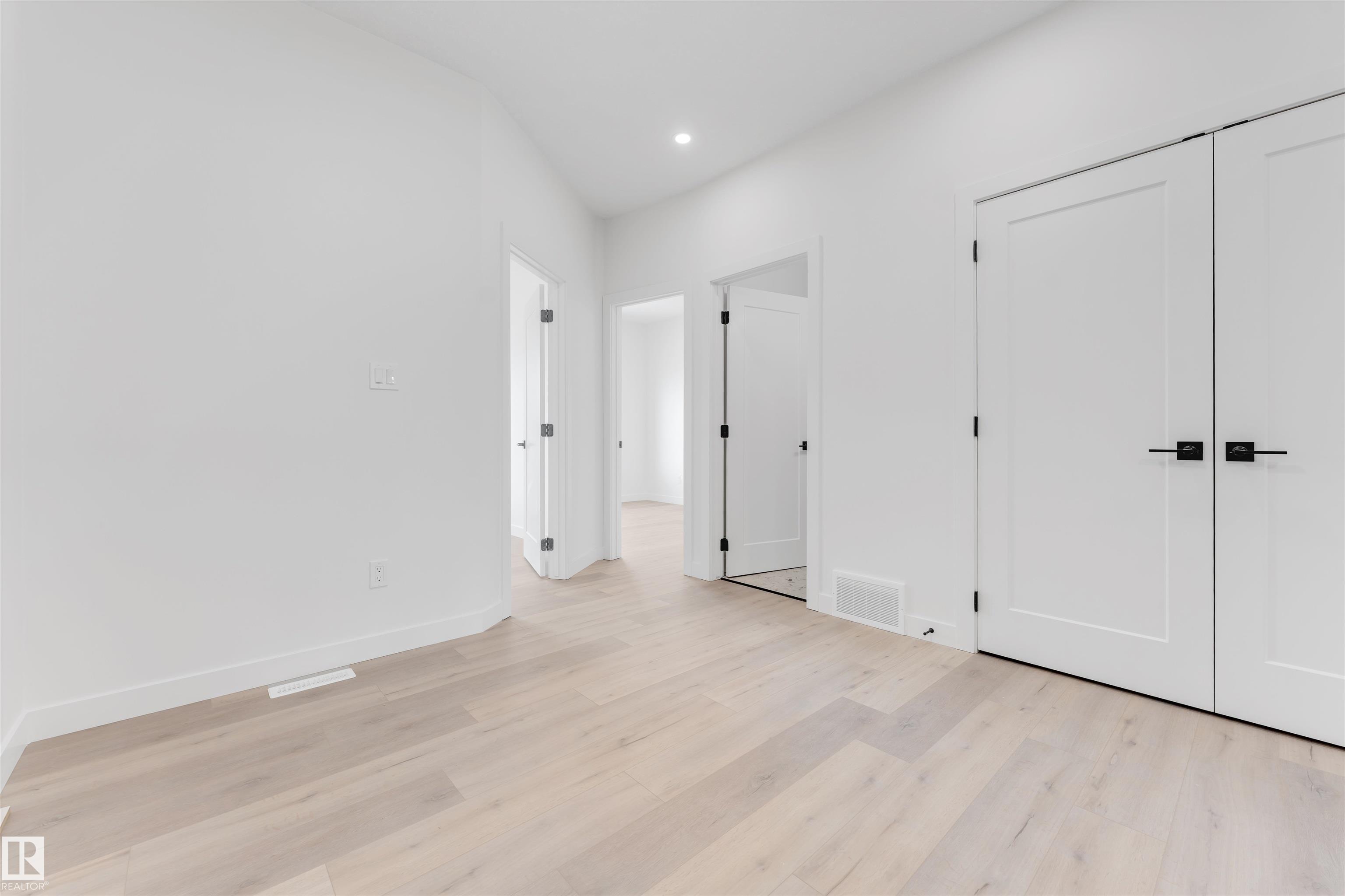 https://zimg.paragon.ice.com/ParagonImages/Property/PM/RAE/225400583/35/0/0/d57520e5b3cca38b131dc87aa5c49c90/1/9f1e65b5df1cf2f13d70c30f4c751a05/225400583-9516fda7-f307-4a73-b217-036b98c5f3f0.JPG