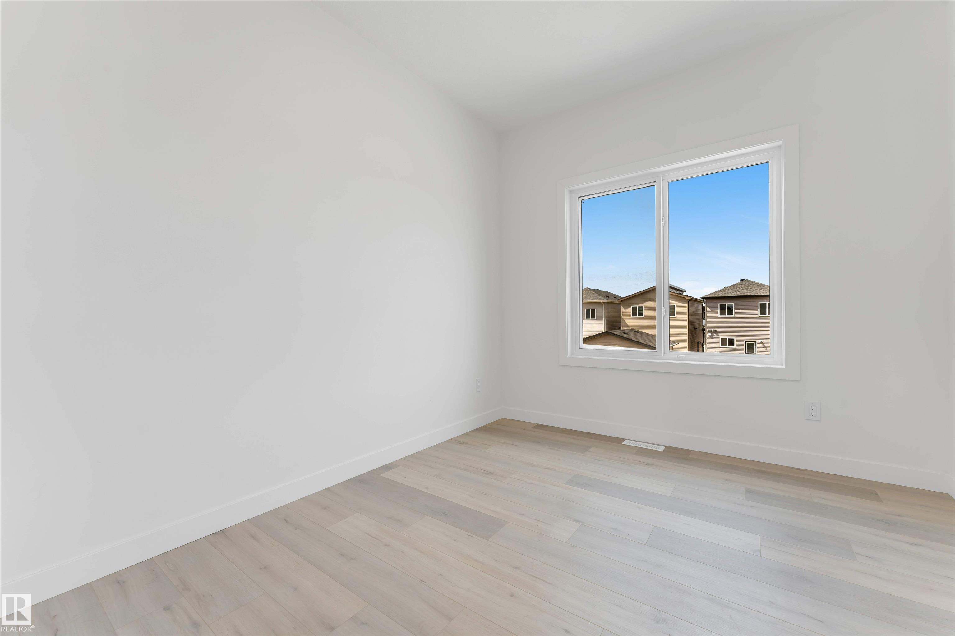https://zimg.paragon.ice.com/ParagonImages/Property/PM/RAE/225400583/39/0/0/1219b0cdeb55c4fcb3ef65299a8294f2/1/9f1e65b5df1cf2f13d70c30f4c751a05/225400583-a4c8105c-a989-4b2a-bf58-09748eebd9cb.JPG
