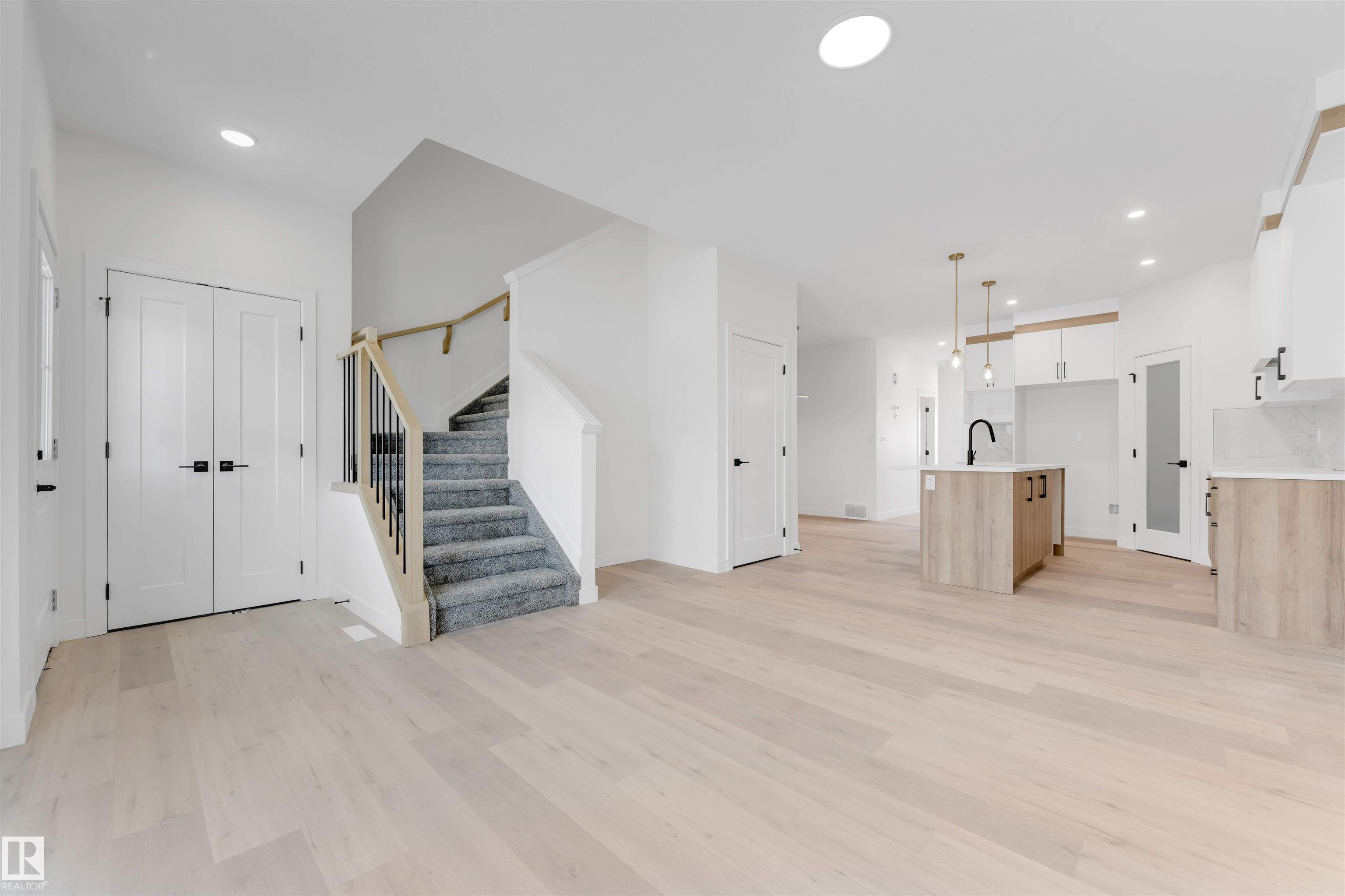 https://zimg.paragon.ice.com/ParagonImages/Property/PM/RAE/225400583/5/0/0/1ab7cea43bf25b4b79fe3c56dbe8d9ab/1/9f1e65b5df1cf2f13d70c30f4c751a05/225400583-69366441-4e89-4e5d-8957-0d16717f540c.JPG