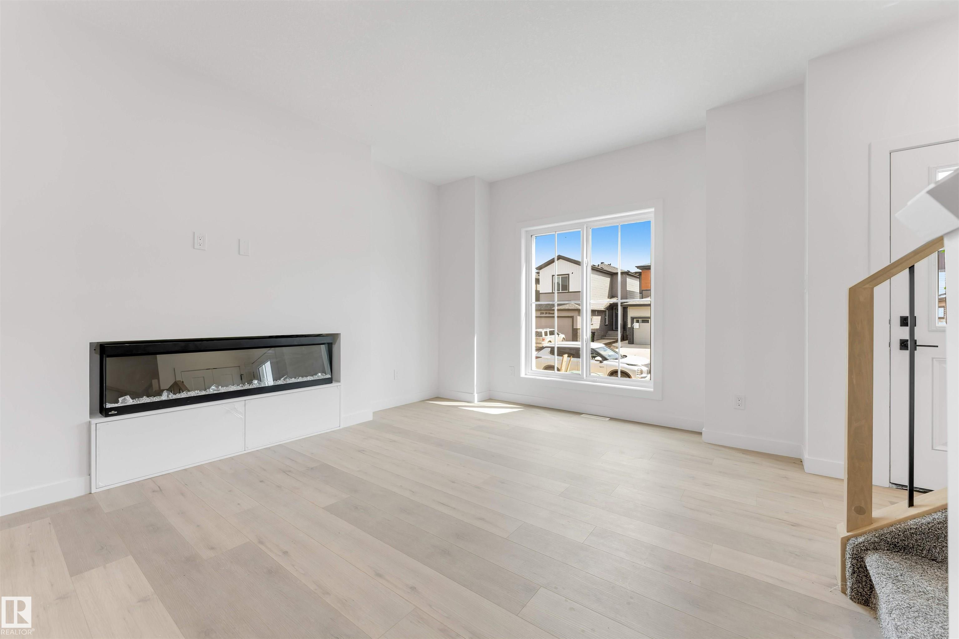 https://zimg.paragon.ice.com/ParagonImages/Property/PM/RAE/225400583/7/0/0/a2c50147430cb04f79f2201a2da2d8e9/1/9f1e65b5df1cf2f13d70c30f4c751a05/225400583-f970879c-95f3-436d-af7f-86c1ab11c654.JPG
