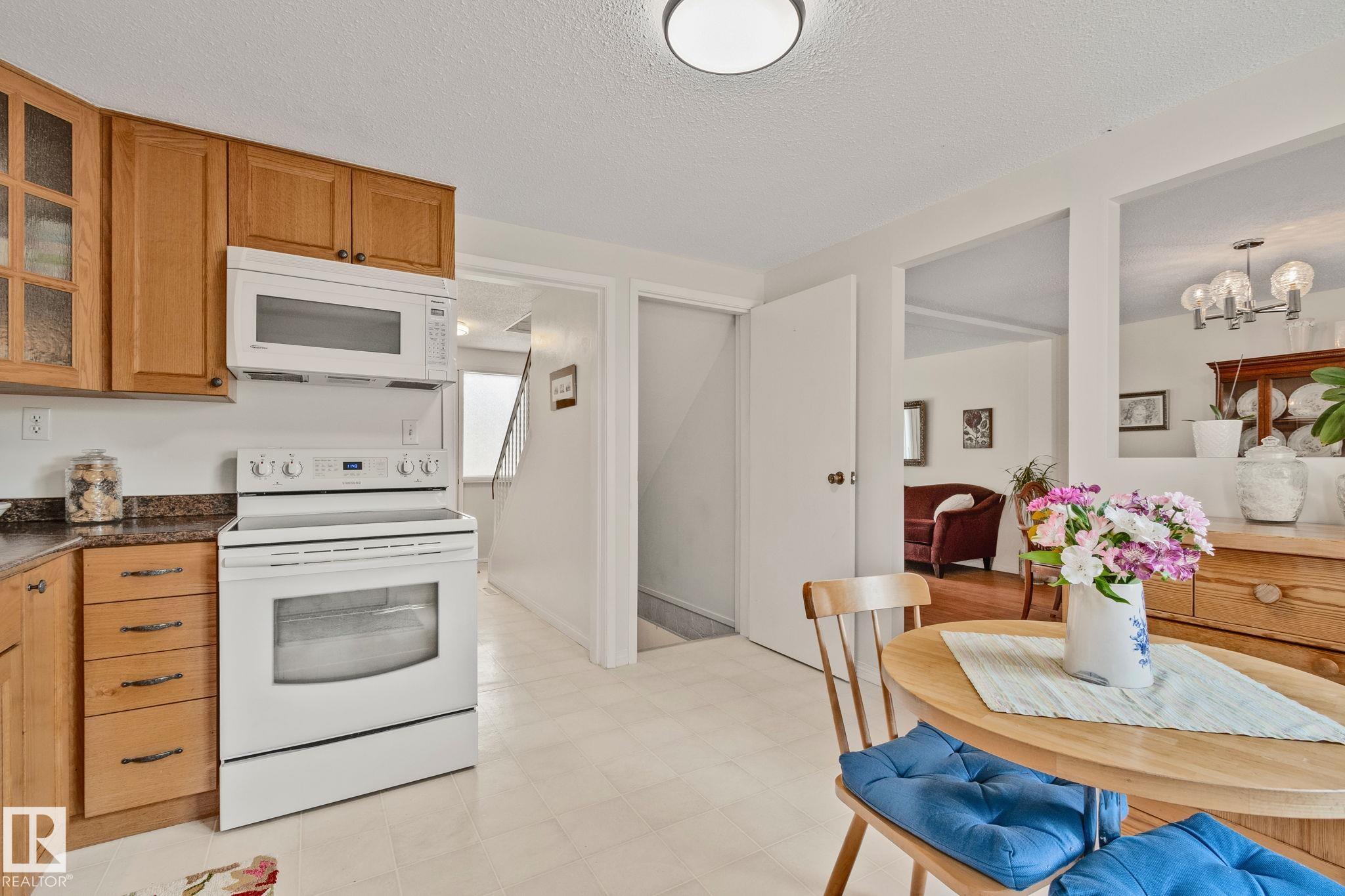 Photo 9 at 97 Ridgewood, Braeside, St. Albert