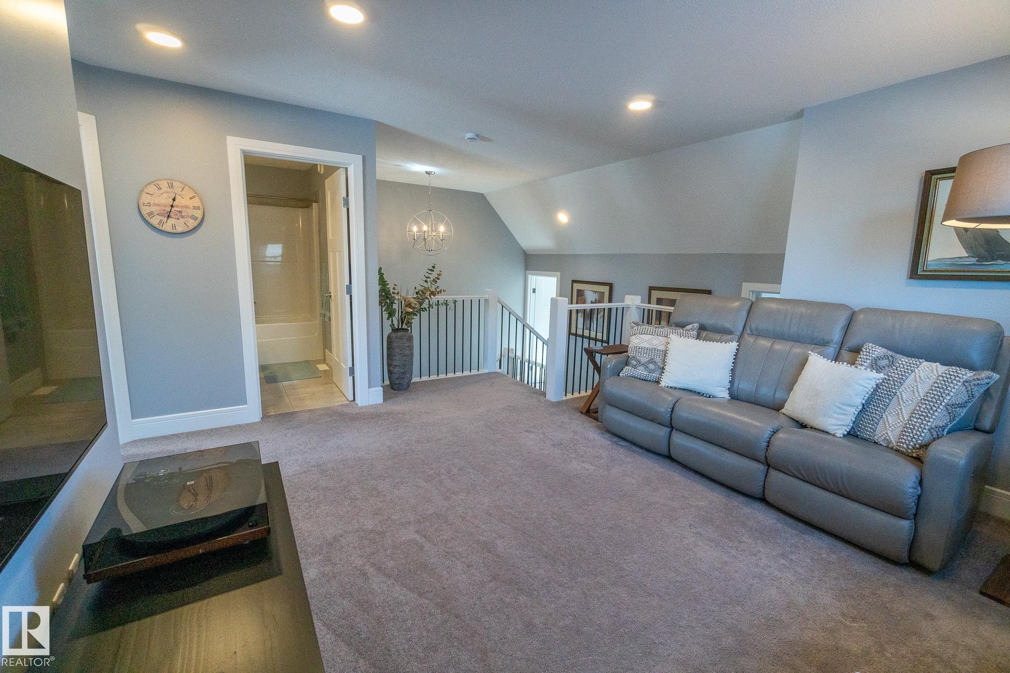 https://zimg.paragon.ice.com/ParagonImages/Property/PM/RAE/225400593/21/0/0/219855c53eec5f95fed9ce523db85aa4/1/d88d19565b1fdebc487b8ff9fd5266e2/225400593-e5375354-0b43-44a1-bb5e-e6378d0a7fdf.JPG