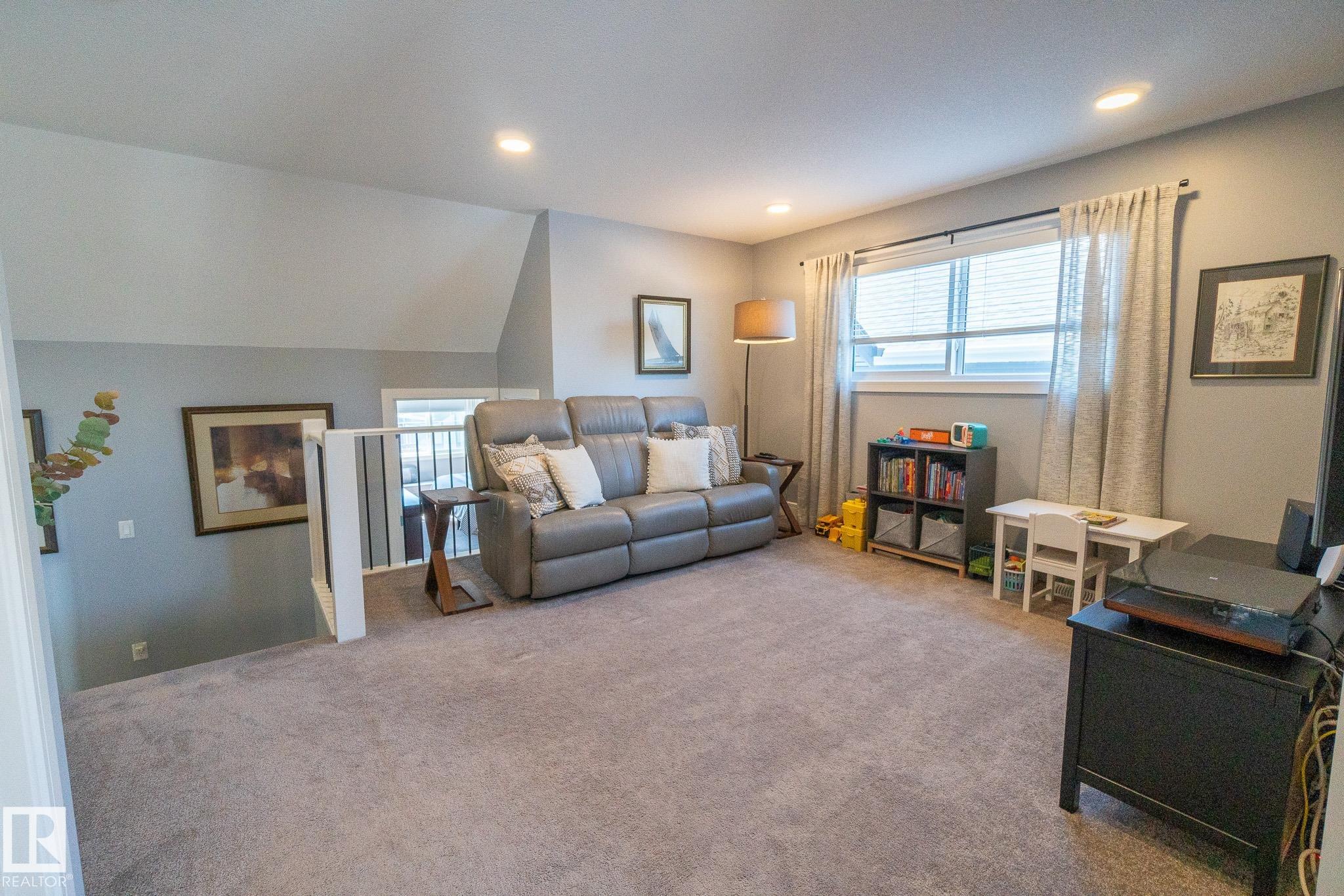 https://zimg.paragon.ice.com/ParagonImages/Property/PM/RAE/225400593/22/0/0/e83a1886431382987f8b008aa21a2d35/1/d88d19565b1fdebc487b8ff9fd5266e2/225400593-50cca5c3-29a4-47f3-9561-f3764ccf52d7.JPG