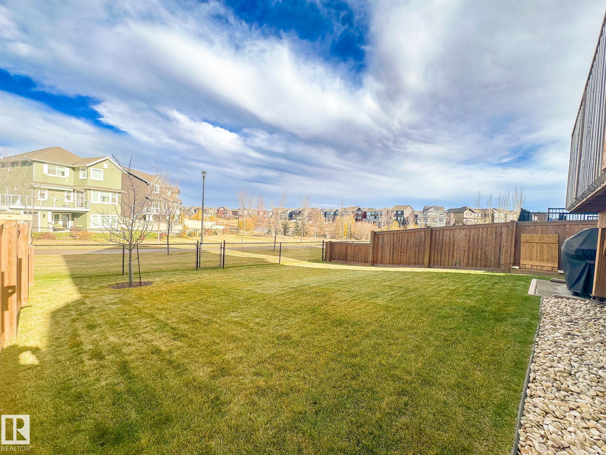 https://zimg.paragon.ice.com/ParagonImages/Property/PM/RAE/225400593/44/0/0/9e483fff59b9fb893fe6e9c94664842d/1/d88d19565b1fdebc487b8ff9fd5266e2/225400593-912f0578-dc08-4168-a3a9-f8cf3e5ec495.JPG