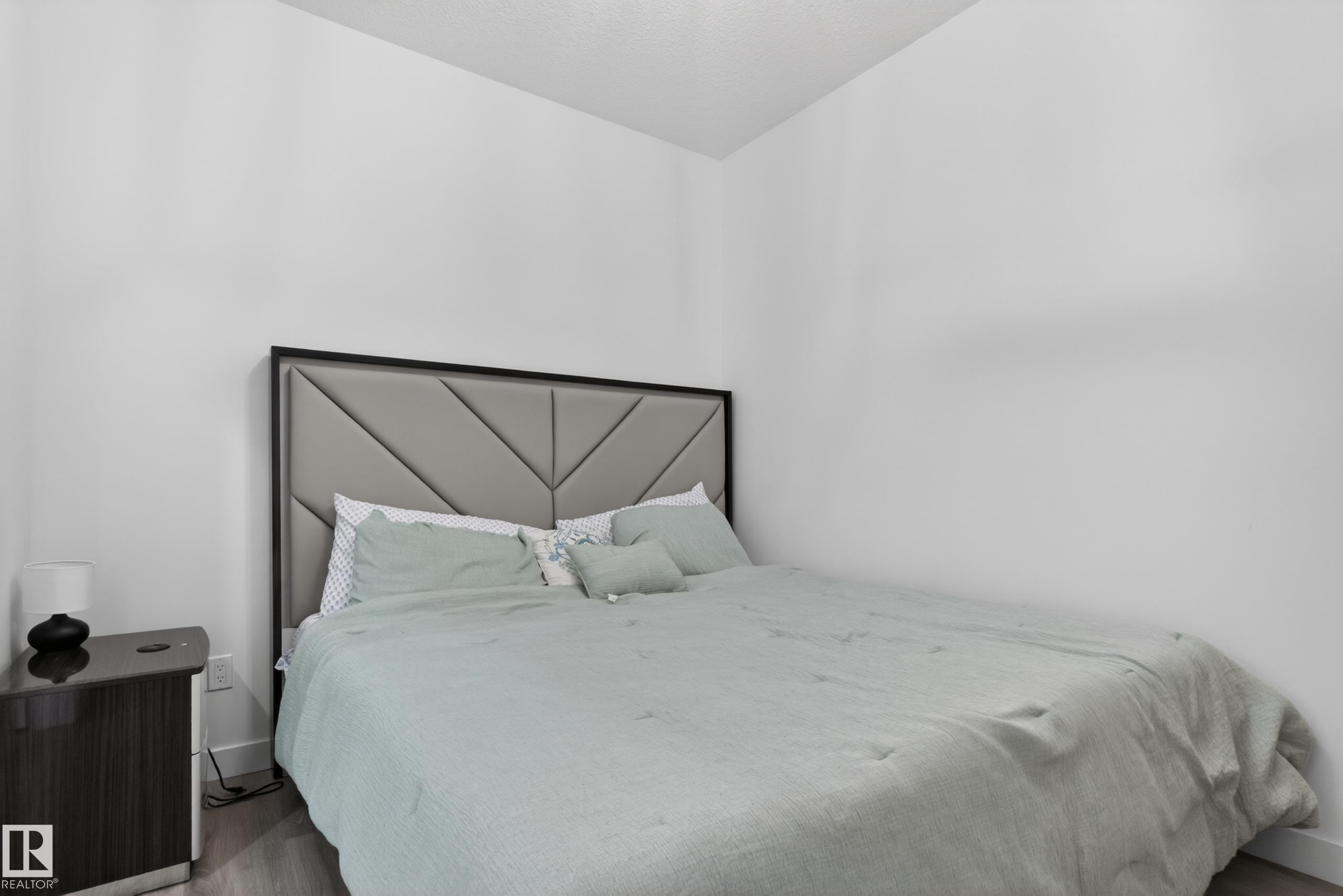 https://zimg.paragon.ice.com/ParagonImages/Property/PM/RAE/225400605/21/0/0/015331336cd1471a0b834cfeae1750b8/1/f271122528cb61db43127f22c8b39848/225400605-4f5d7ea4-2ff5-420a-8ca4-d1c8372fedcf.JPG