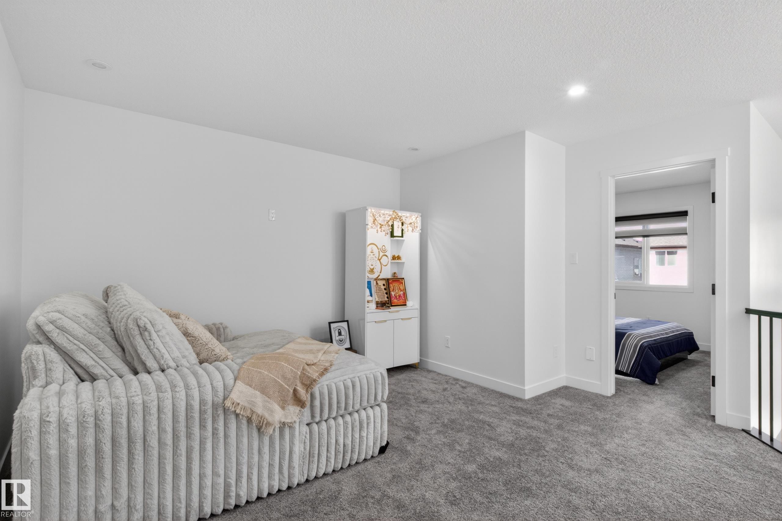 https://zimg.paragon.ice.com/ParagonImages/Property/PM/RAE/225400605/26/0/0/89d0d78caacbb70e2f4fb525f230a8ae/1/f271122528cb61db43127f22c8b39848/225400605-95141870-0794-403a-bf77-c72ad2bdf448.JPG
