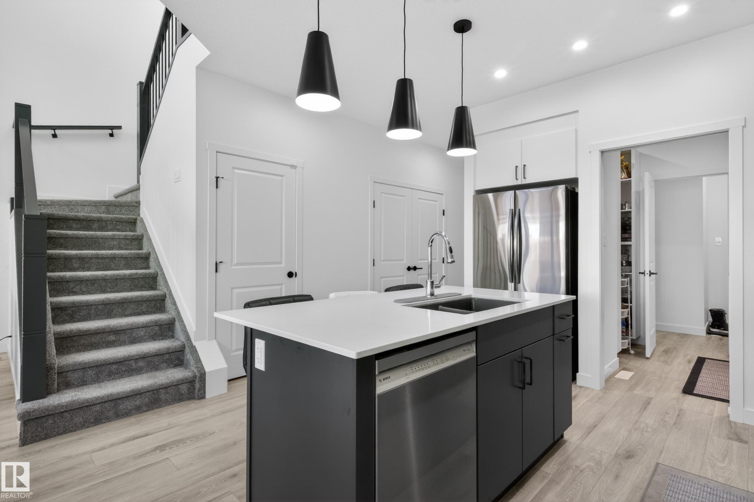 https://zimg.paragon.ice.com/ParagonImages/Property/PM/RAE/225400605/9/0/0/5a5097df69a6a912f43ec24bcfd637b1/1/f271122528cb61db43127f22c8b39848/225400605-55580ae0-e7f8-41d9-9dc6-bc11157819f0.JPG