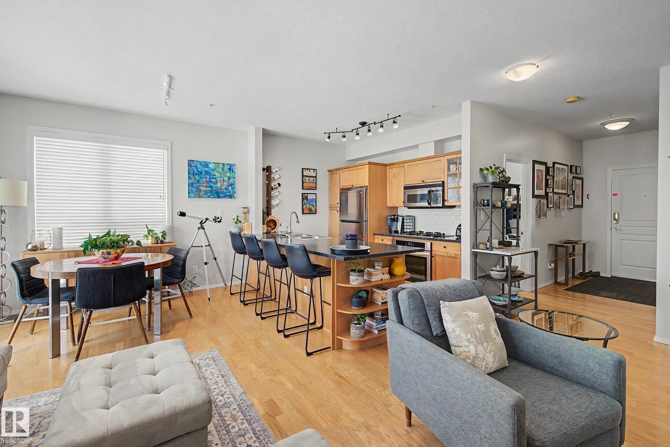 Photo 11 at 334 - 10023 110 Street NW, Wîhkwêntôwin, Edmonton