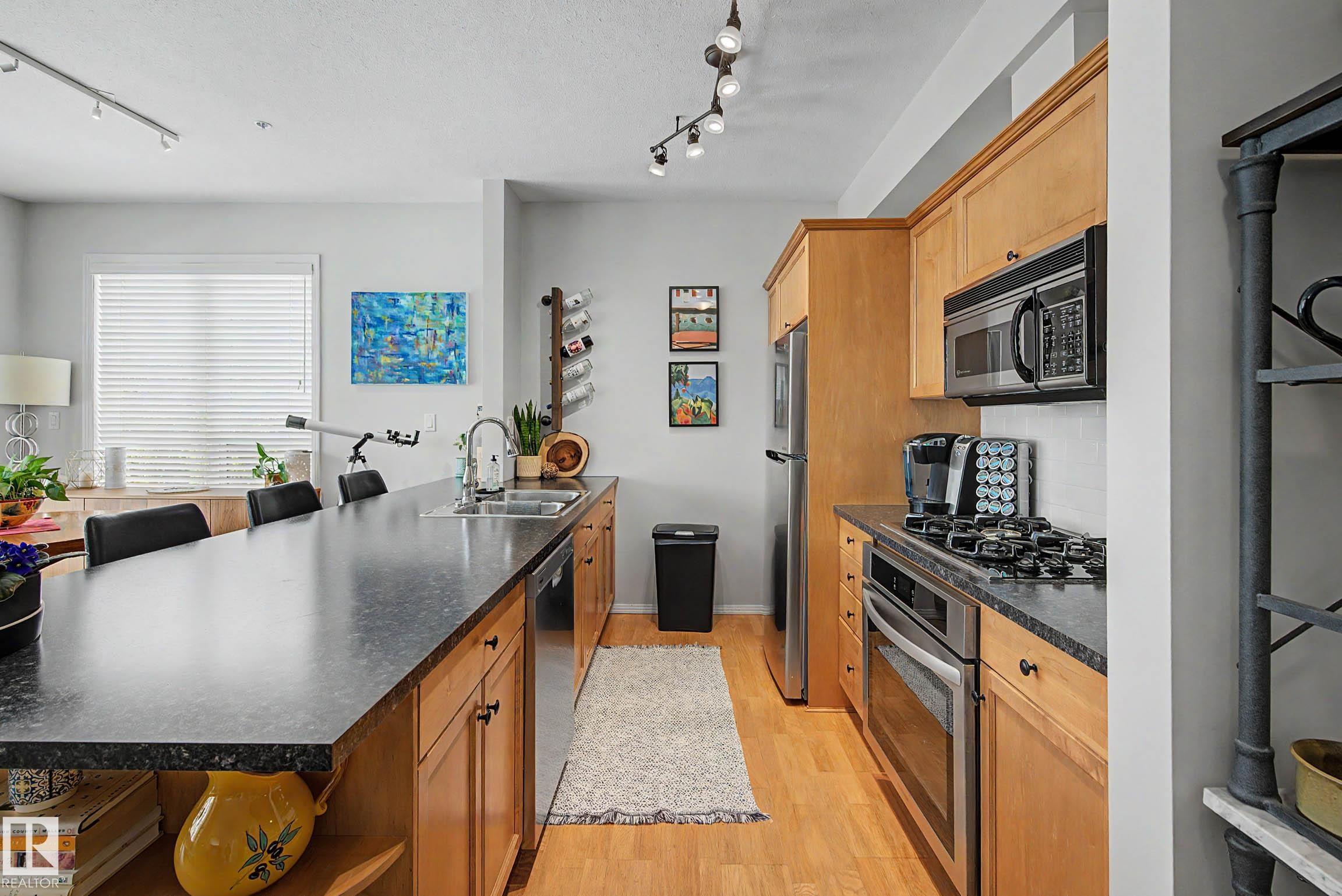 Photo 15 at 334 - 10023 110 Street NW, Wîhkwêntôwin, Edmonton