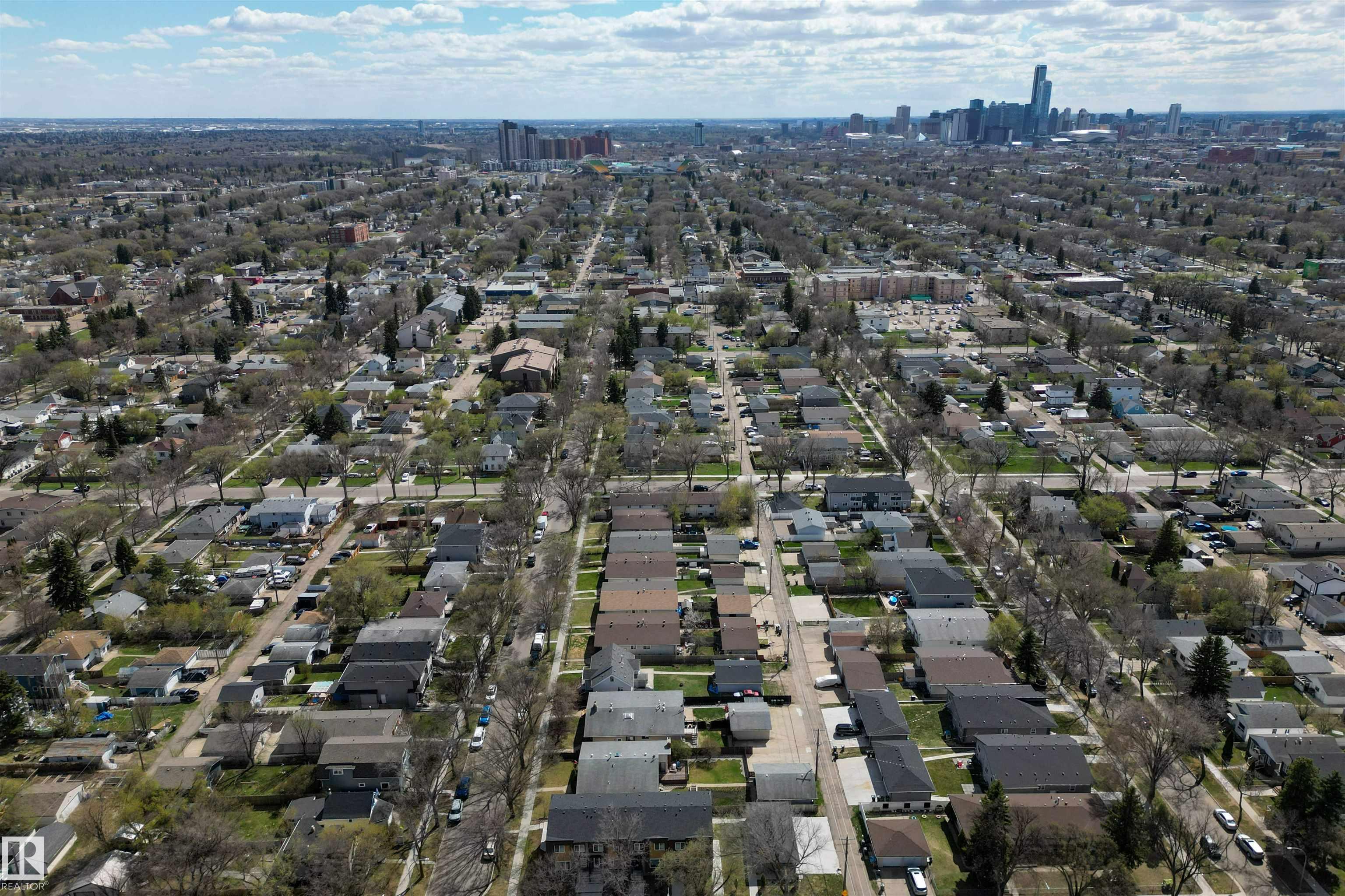 https://zimg.paragon.ice.com/ParagonImages/Property/PM/RAE/225400609/32/0/0/a460d5a8a84943c8c0d32759df3aa482/1/cddad12e1cfb5eff1f03daddd7bb09d9/225400609-ed98bb9e-fe21-4498-b519-ead2ff496f8a.JPG