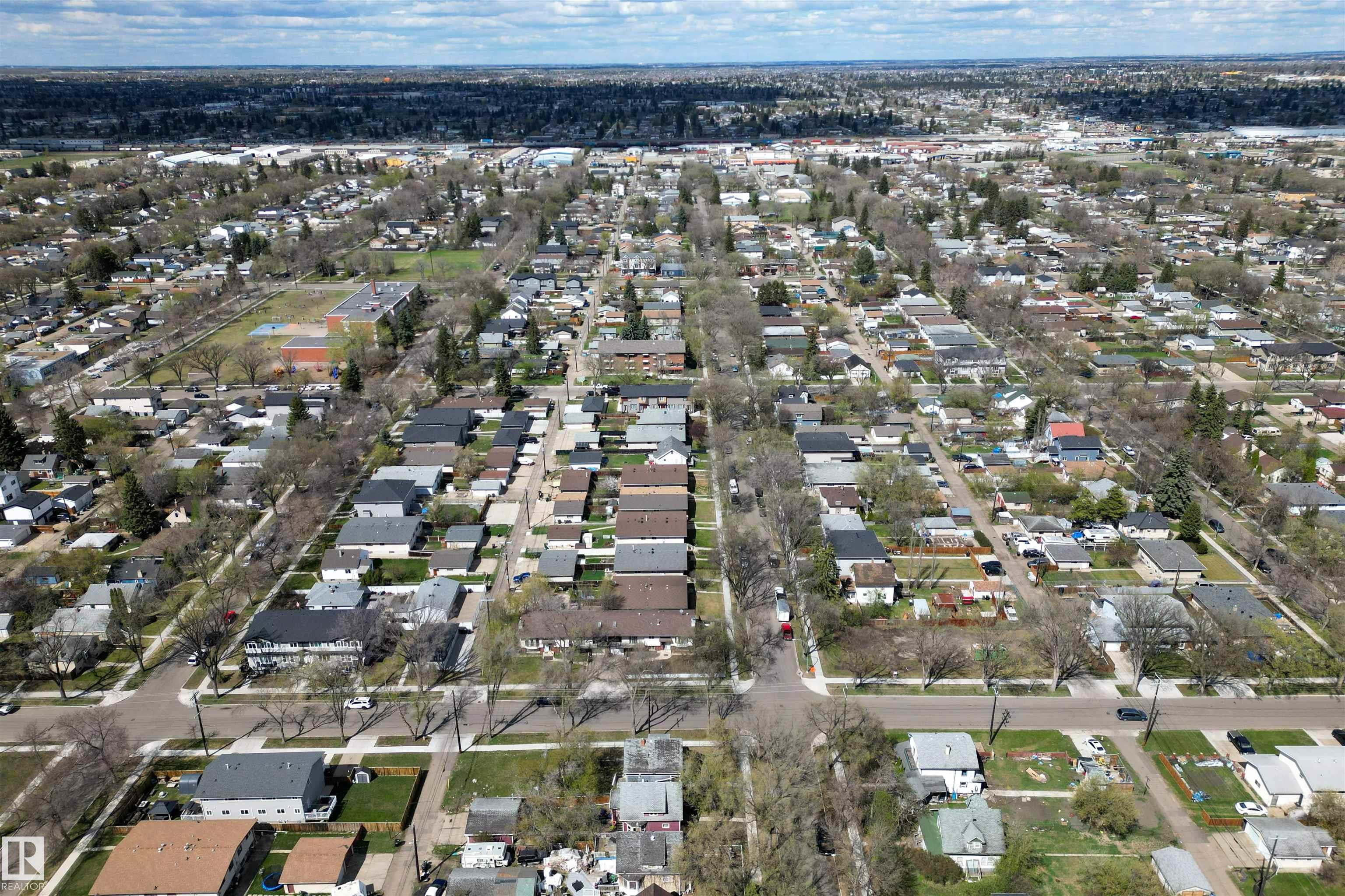 https://zimg.paragon.ice.com/ParagonImages/Property/PM/RAE/225400609/34/0/0/d046de4eba81d297425e34e986bcc360/1/cddad12e1cfb5eff1f03daddd7bb09d9/225400609-9a40ccfe-b869-4d28-ae20-9a5f5af95780.JPG
