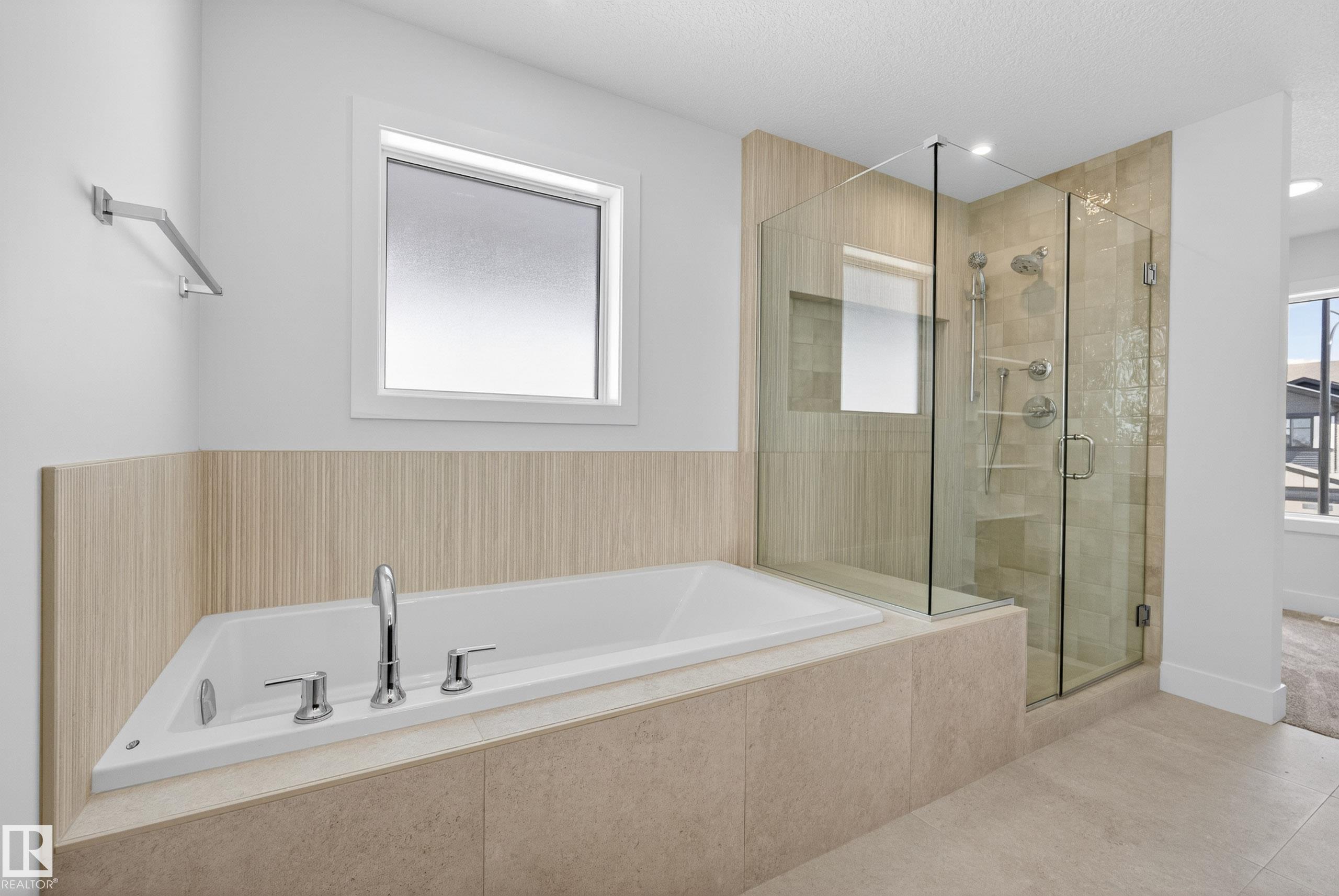Photo 36 at 7089 Kiviaq Crescent SW, Keswick, Edmonton