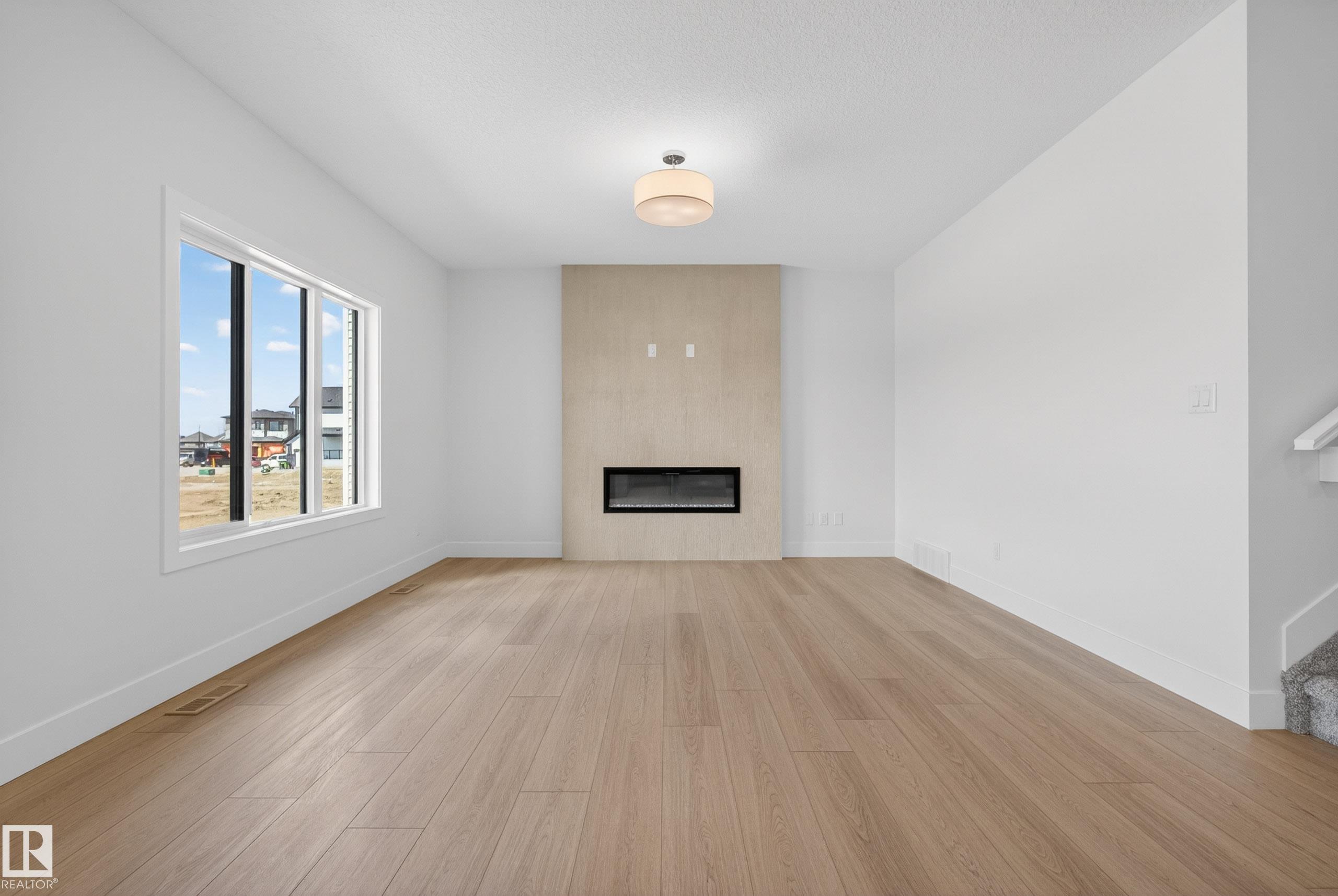 Photo 10 at 7089 Kiviaq Crescent SW, Keswick, Edmonton